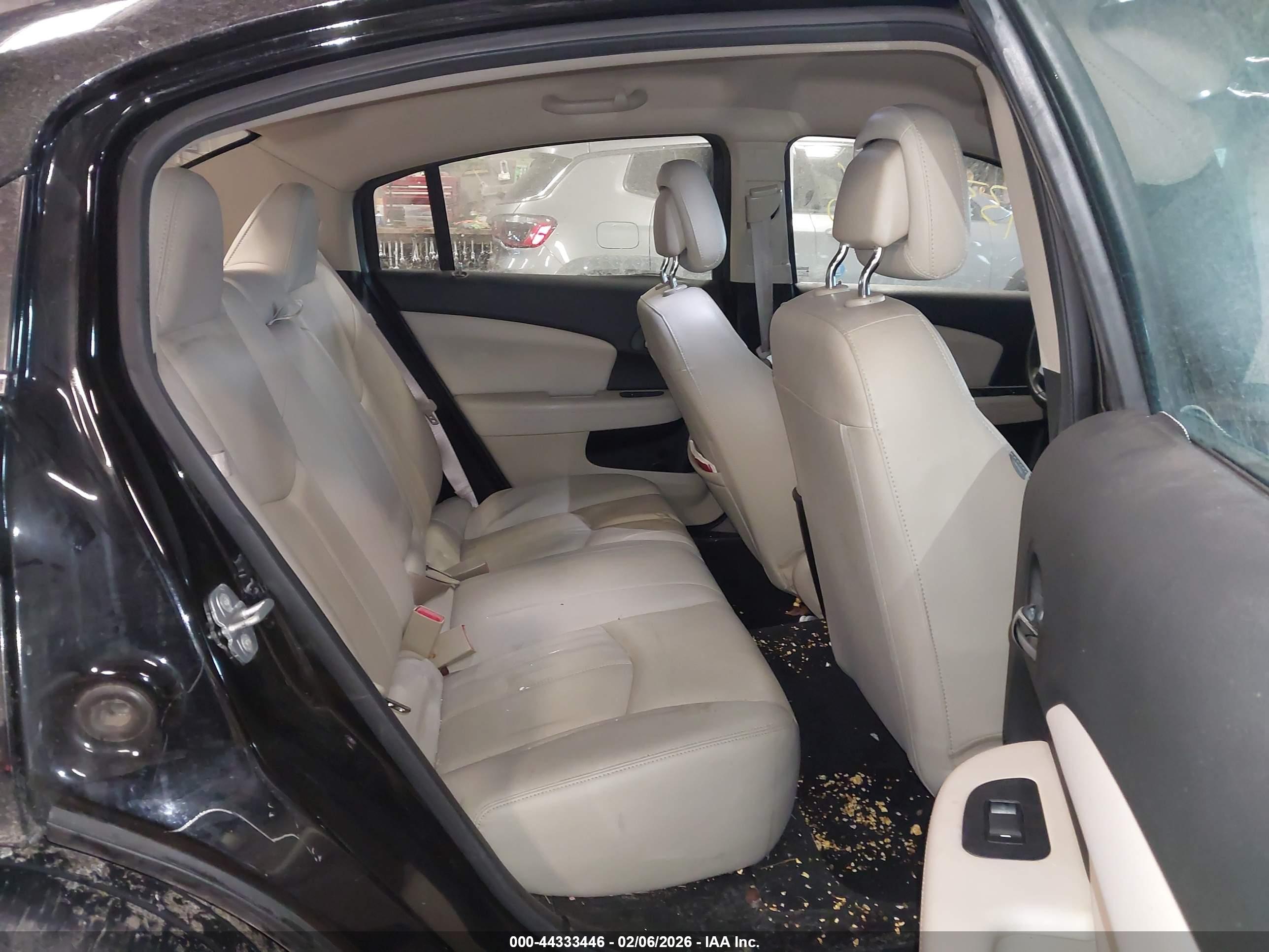 CHRYSLER 200 image 8