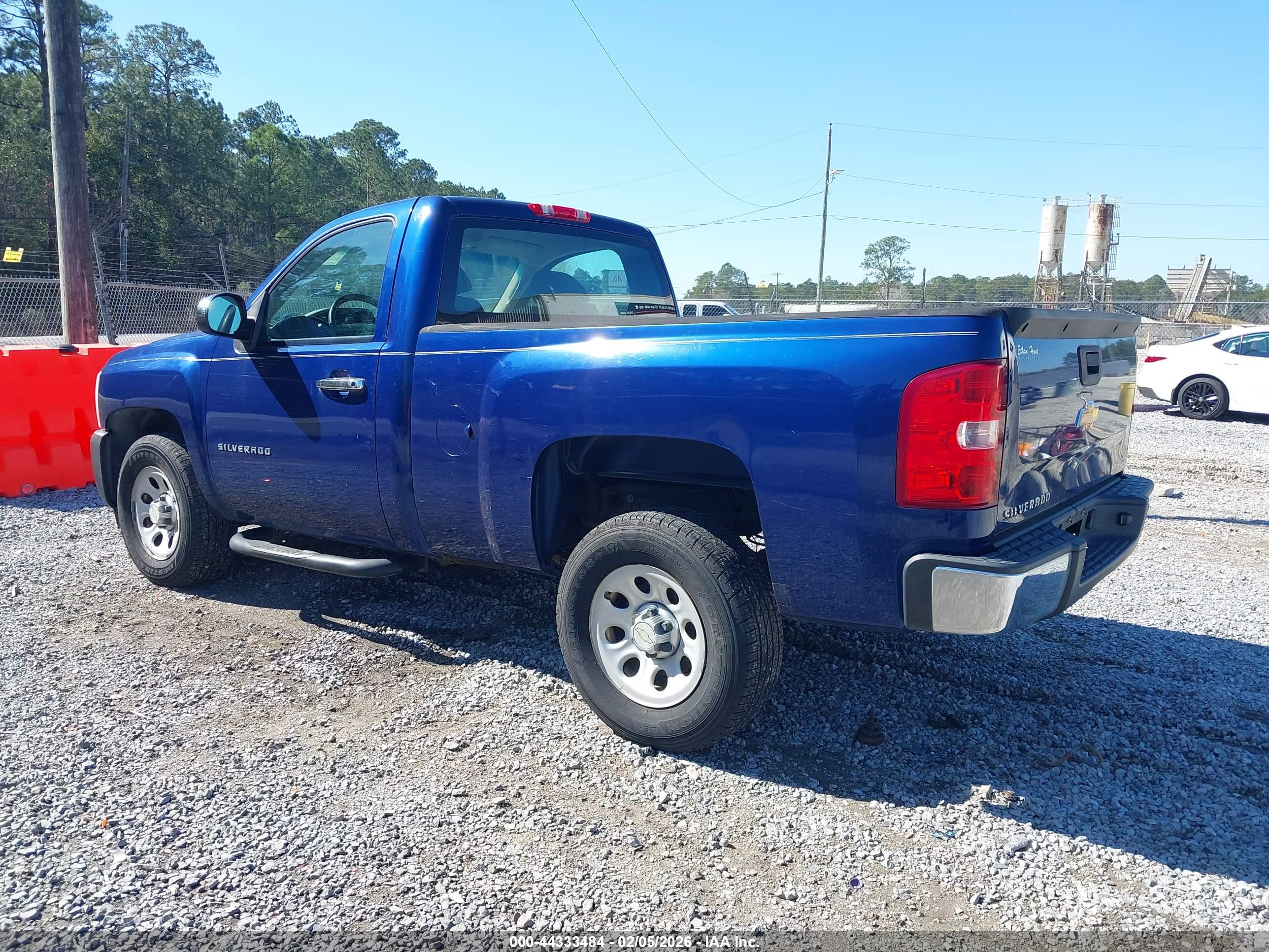 CHEVROLET SILVERADO image 3