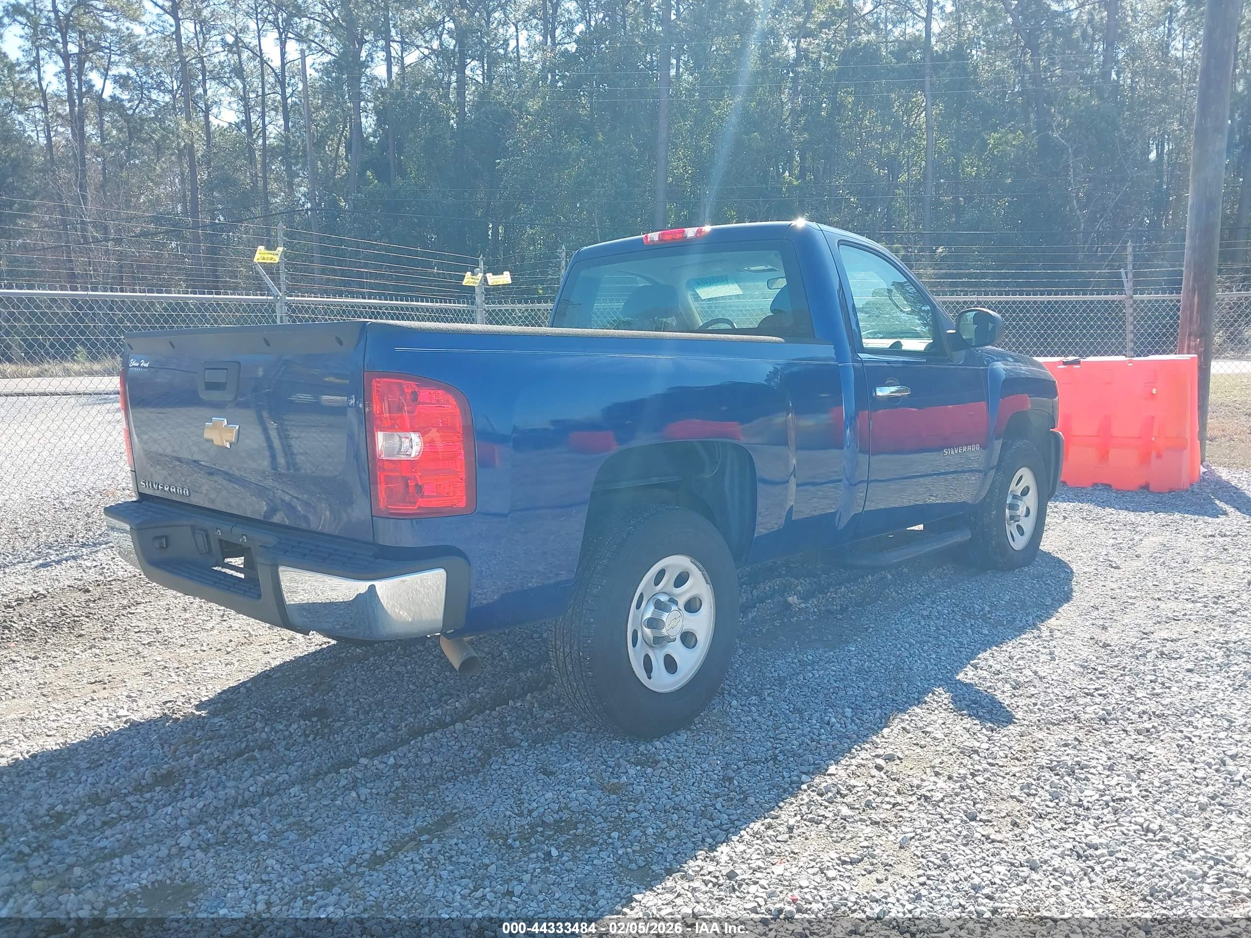 CHEVROLET SILVERADO image 4
