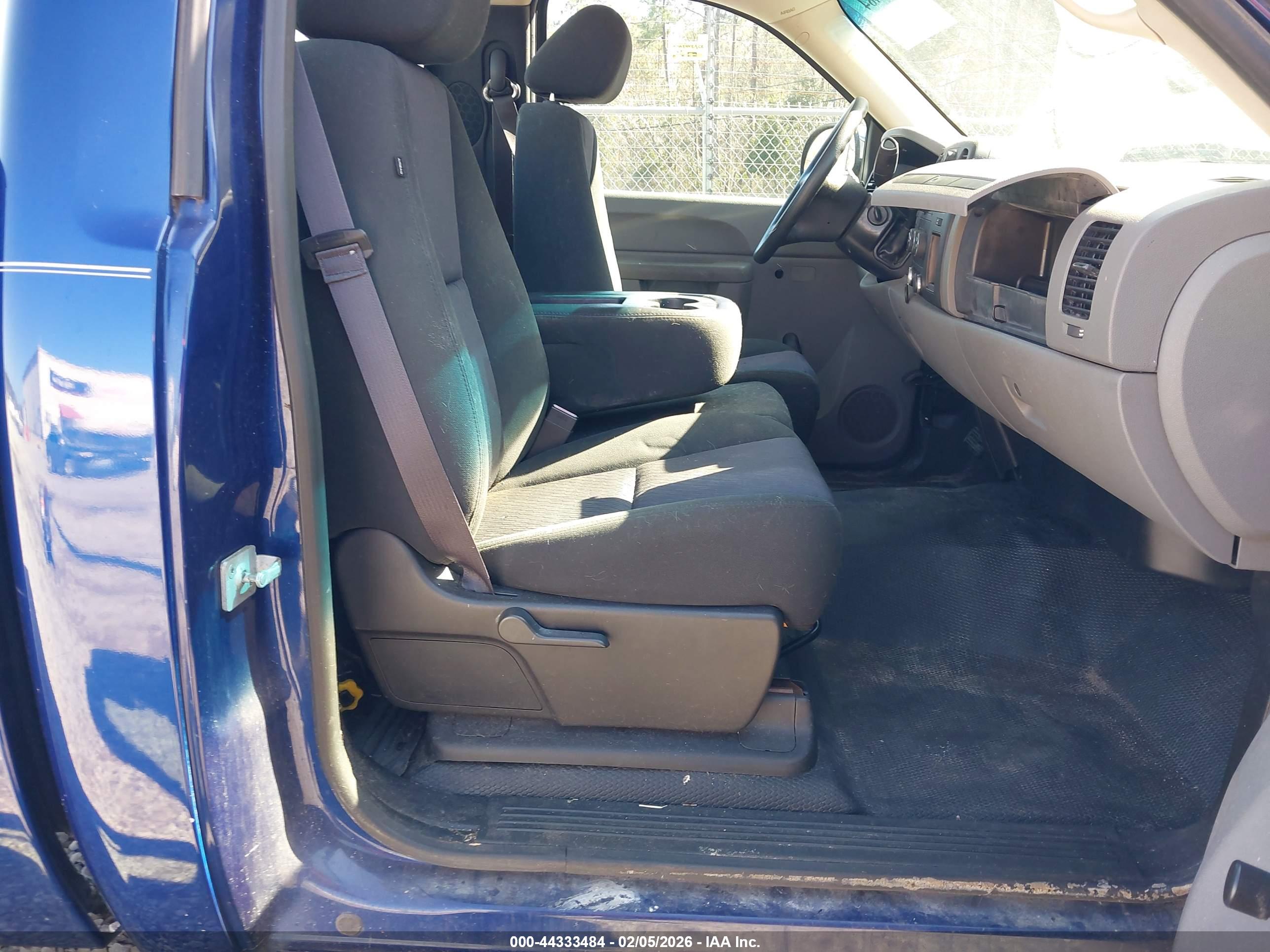 CHEVROLET SILVERADO image 5