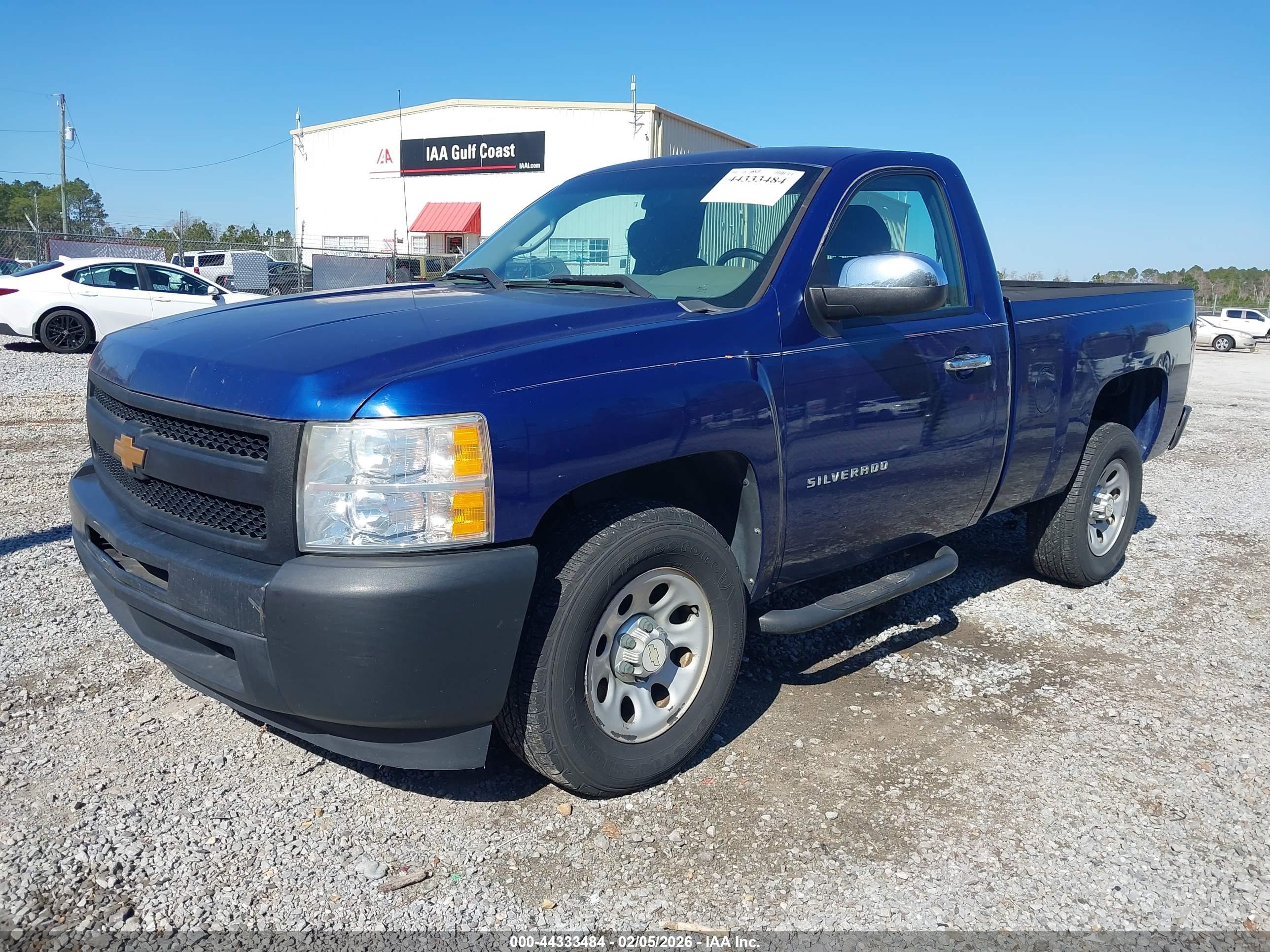 CHEVROLET SILVERADO image 6