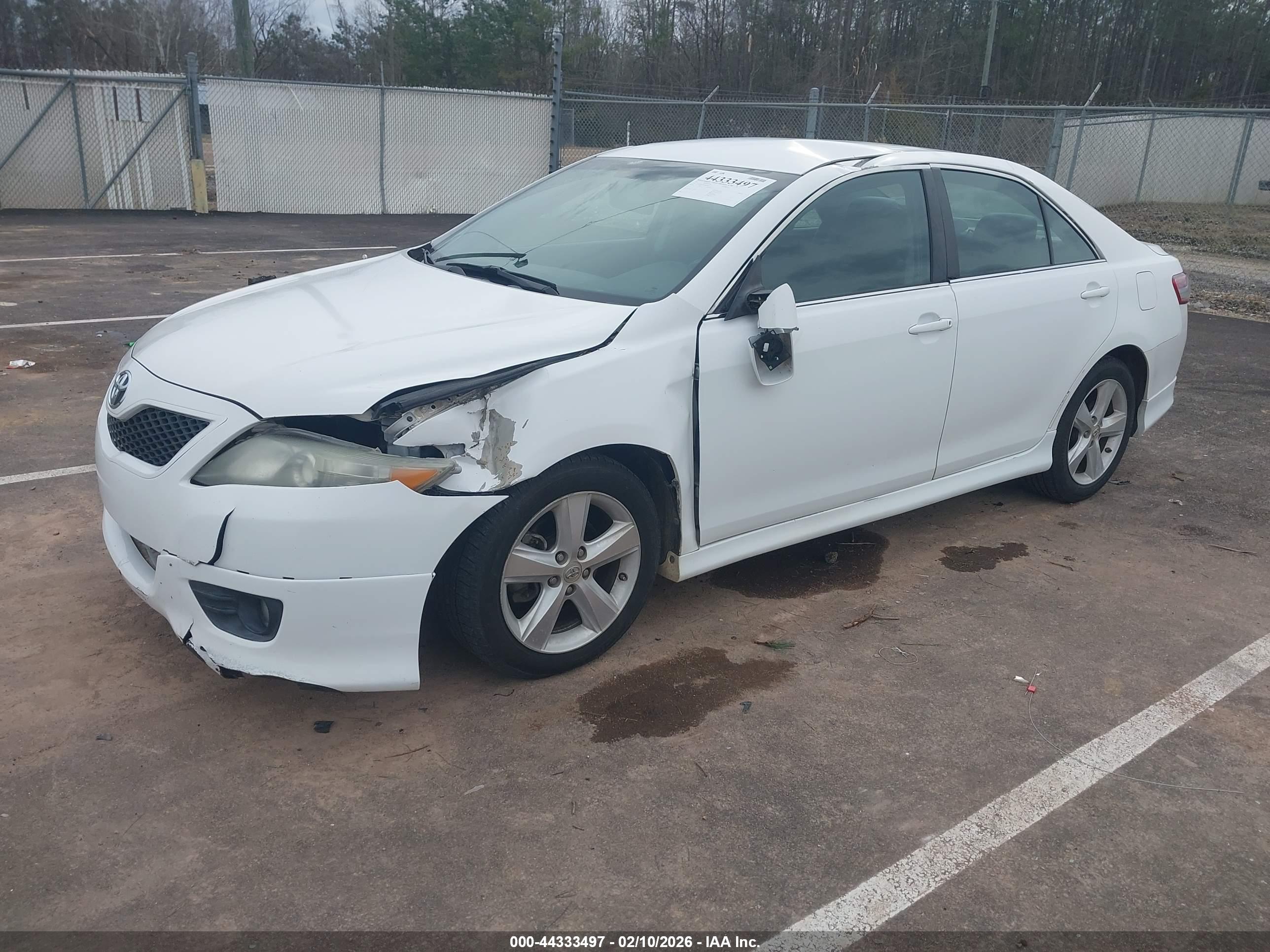 TOYOTA CAMRY image 2