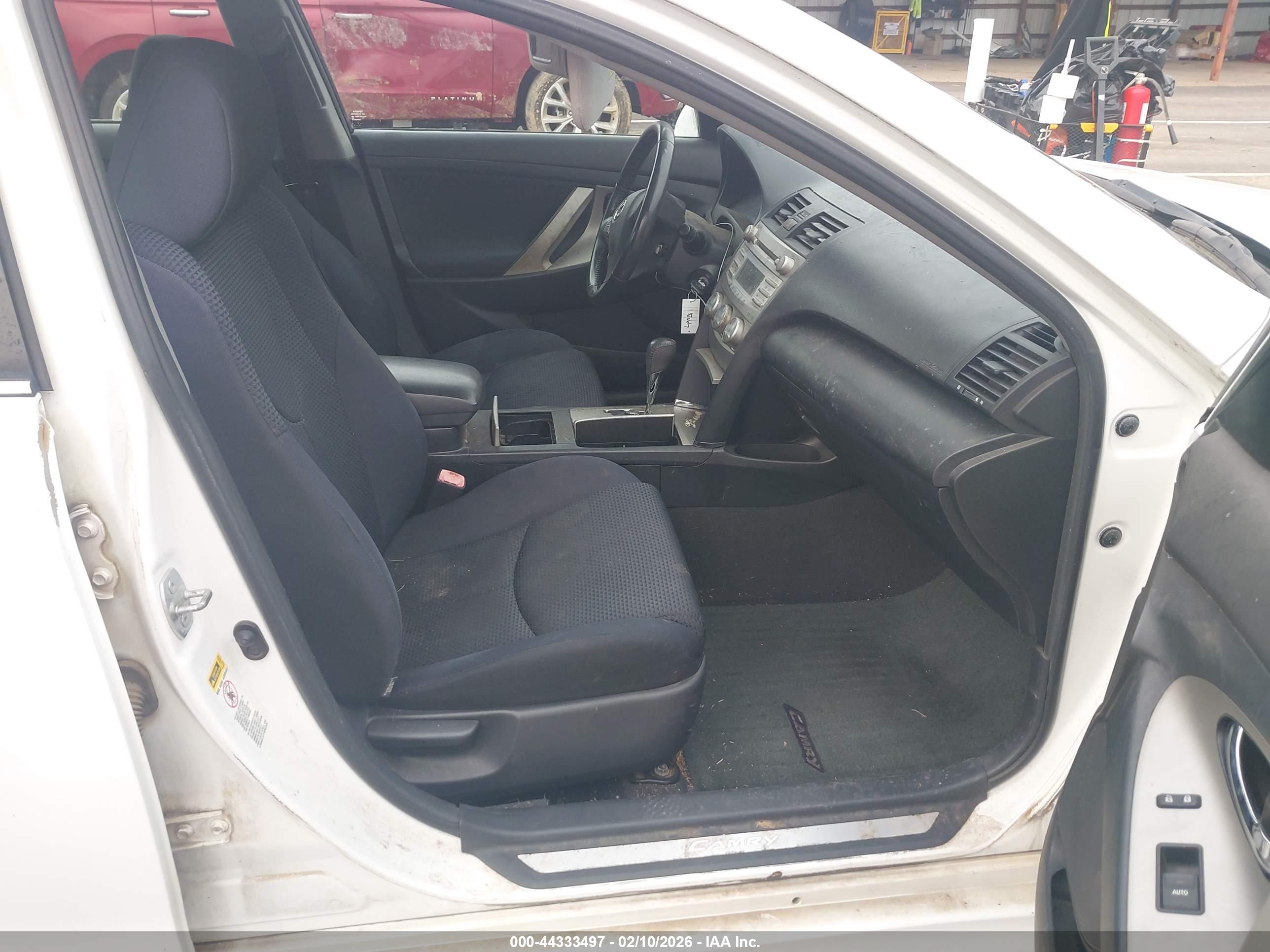 TOYOTA CAMRY image 5