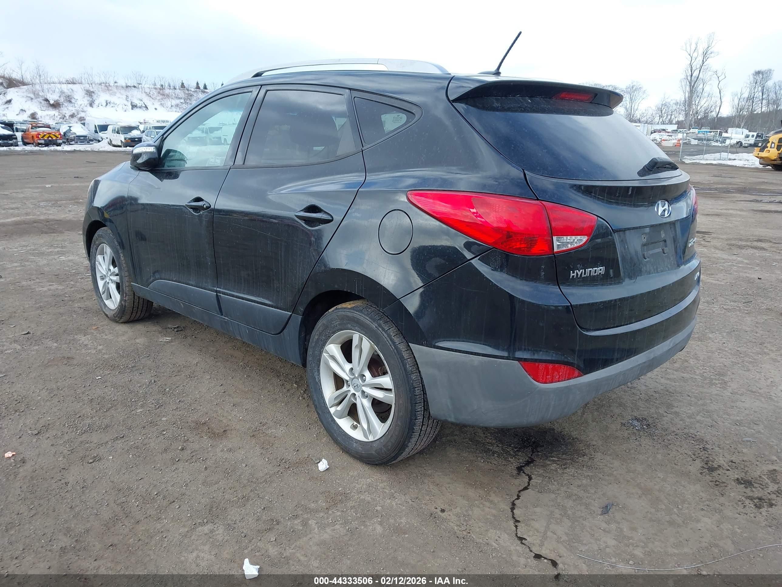 HYUNDAI TUCSON image 3