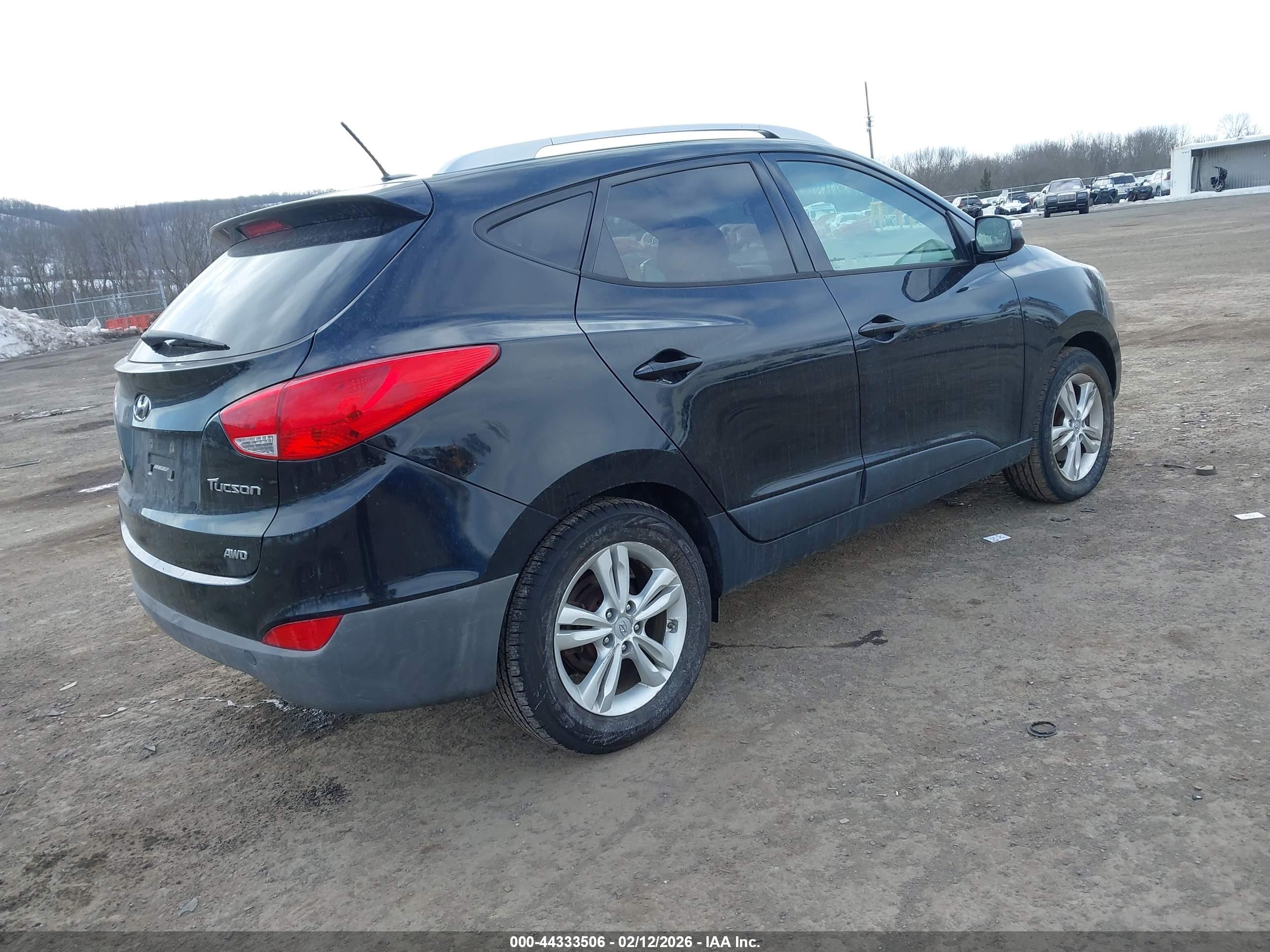 HYUNDAI TUCSON image 4