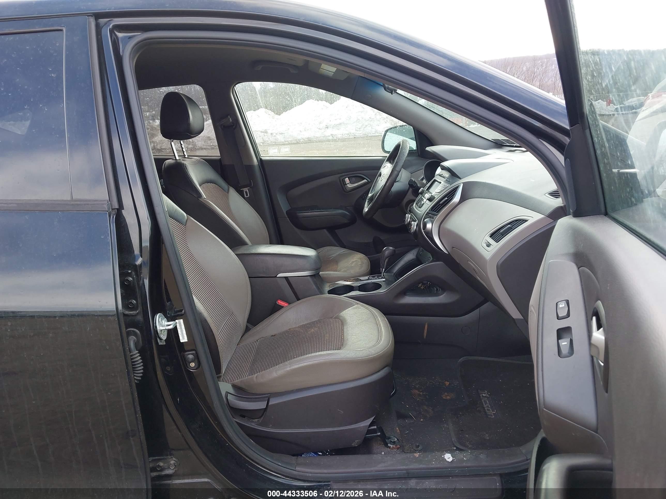 HYUNDAI TUCSON image 5