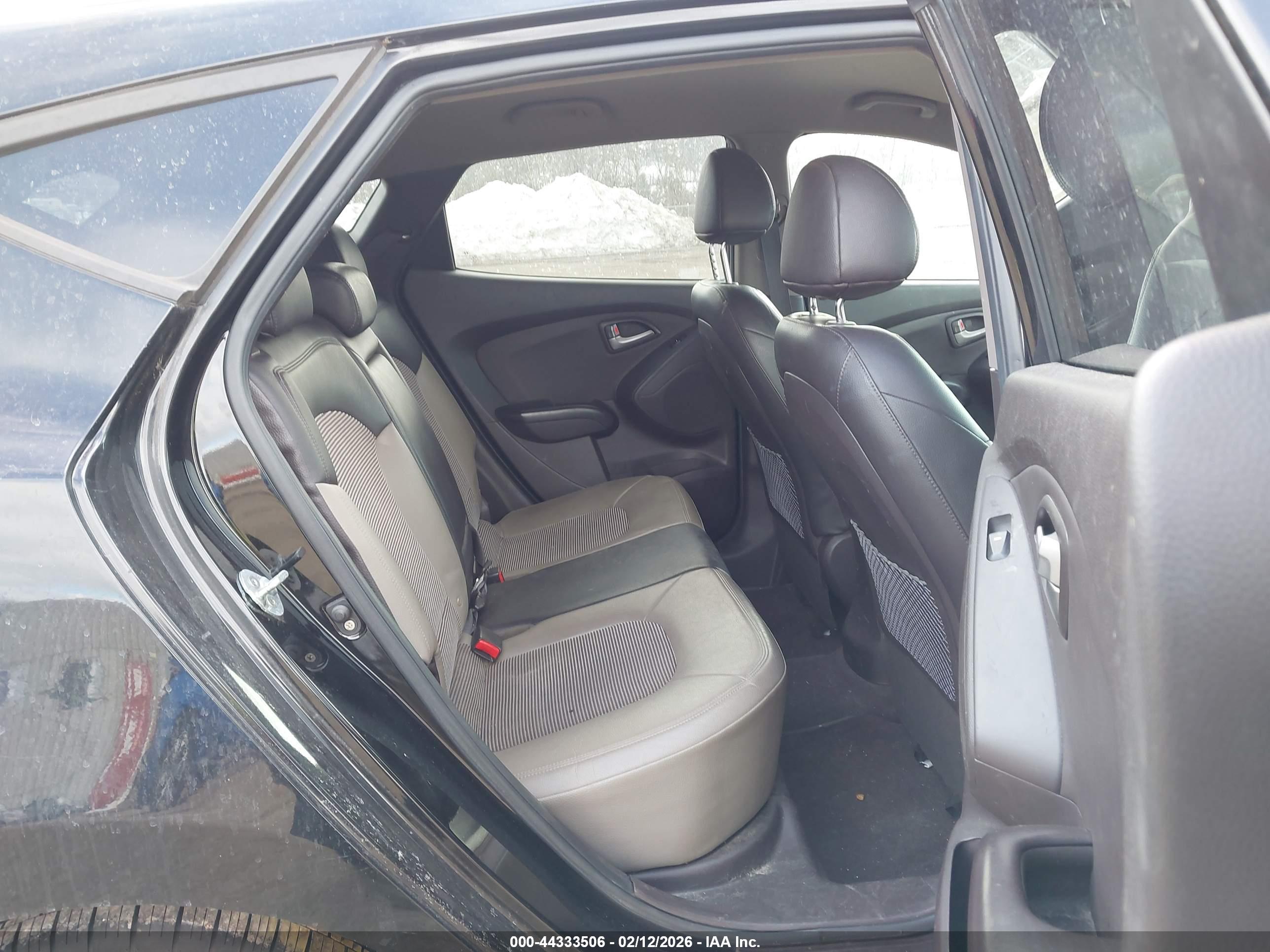HYUNDAI TUCSON image 8