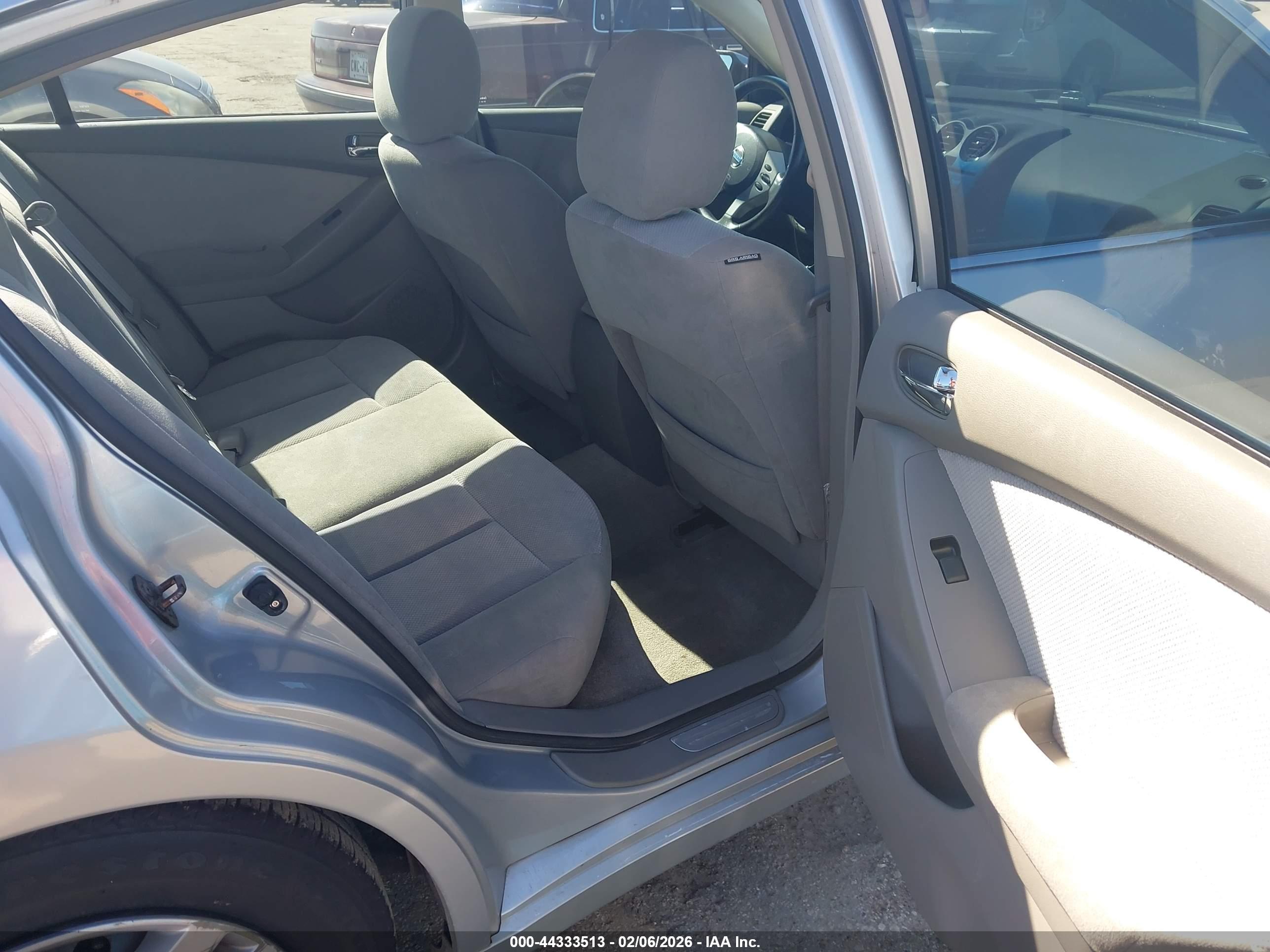 NISSAN ALTIMA image 8