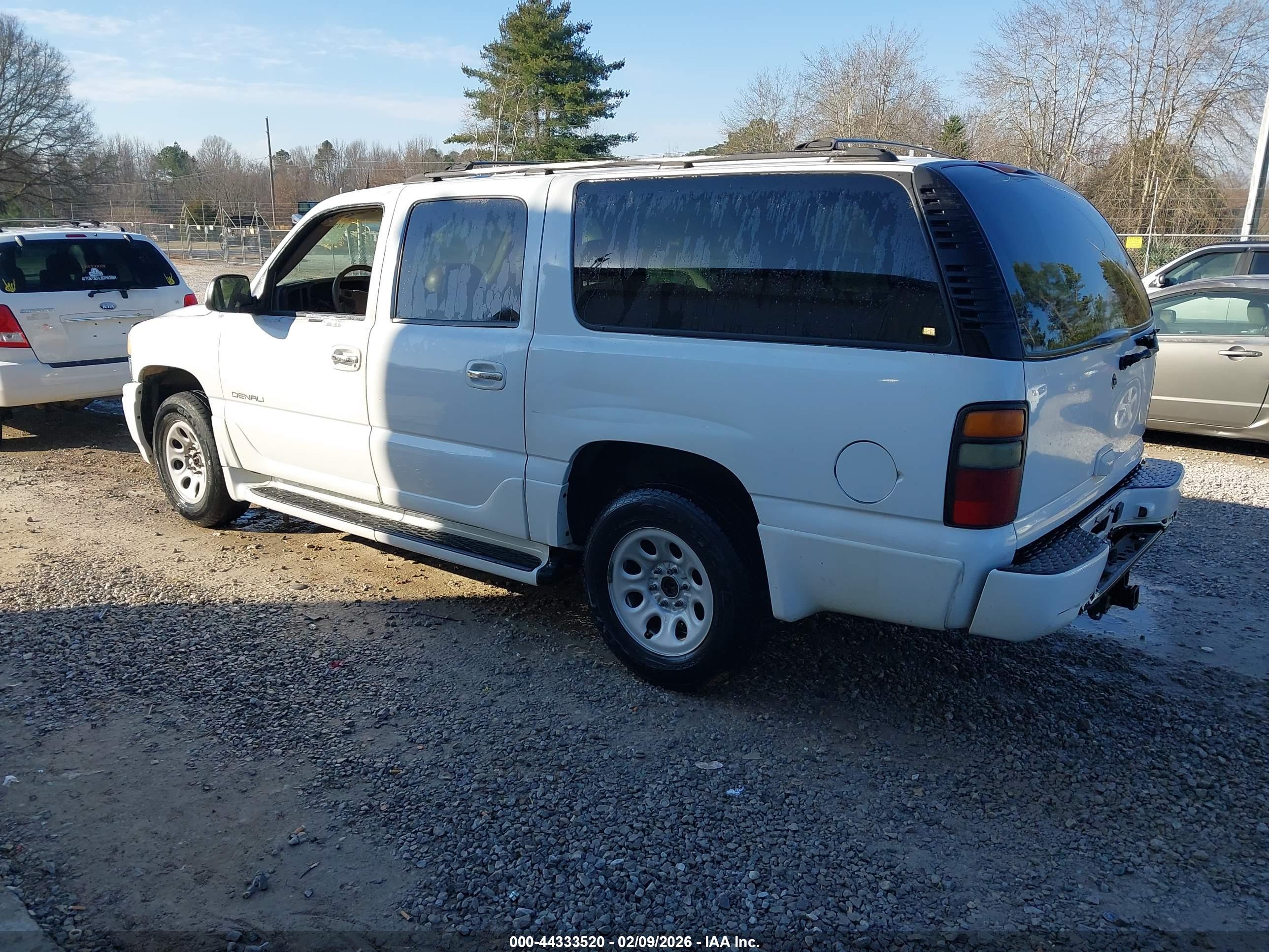 GMC YUKON image 3