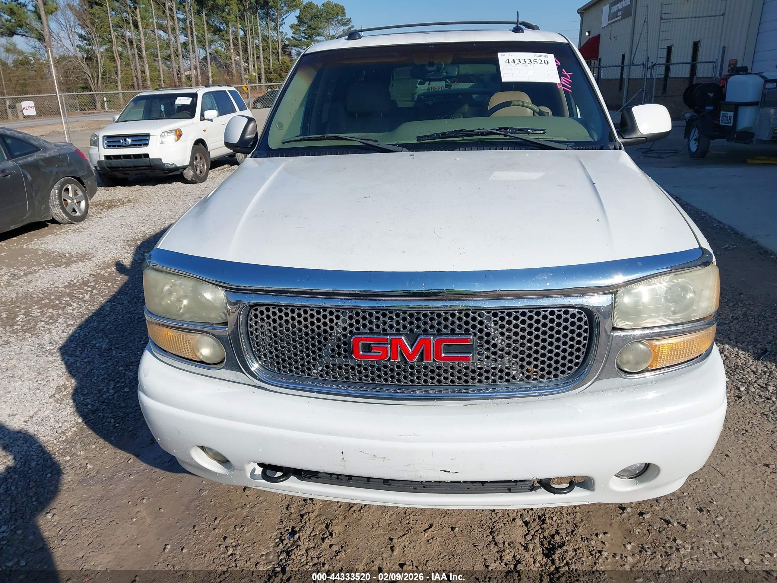 GMC YUKON image 6