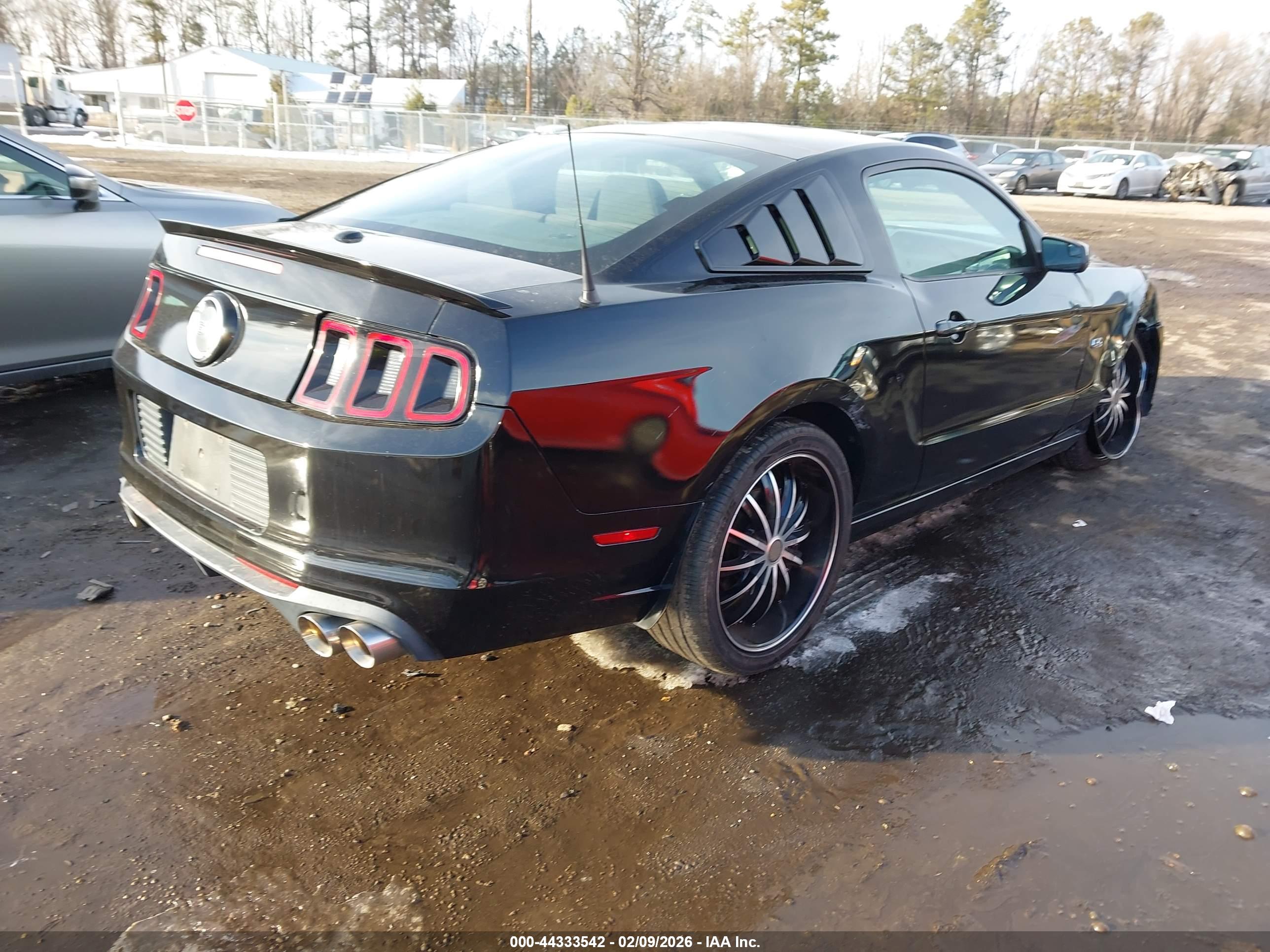FORD MUSTANG image 4