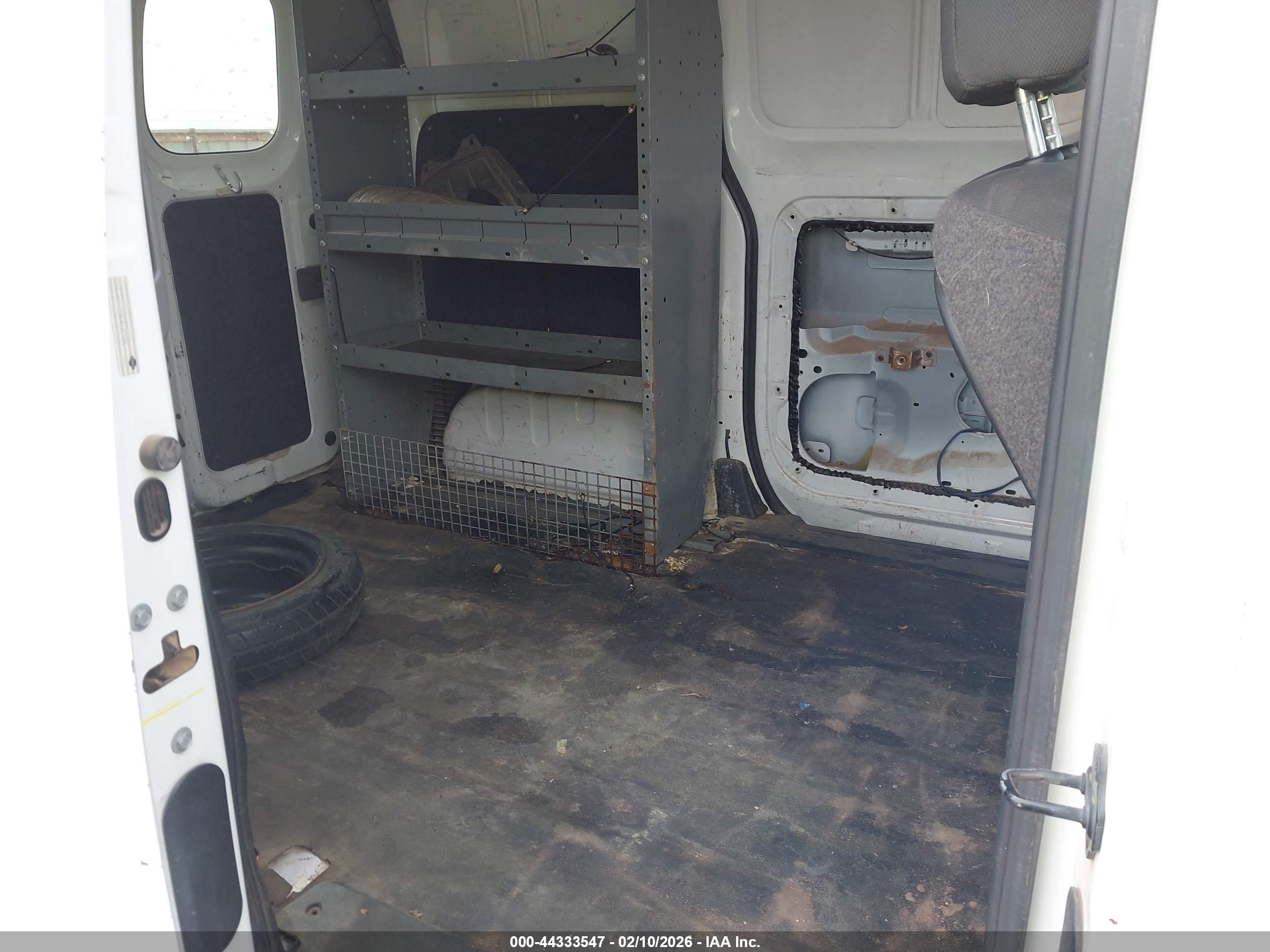 NISSAN NV200 image 8