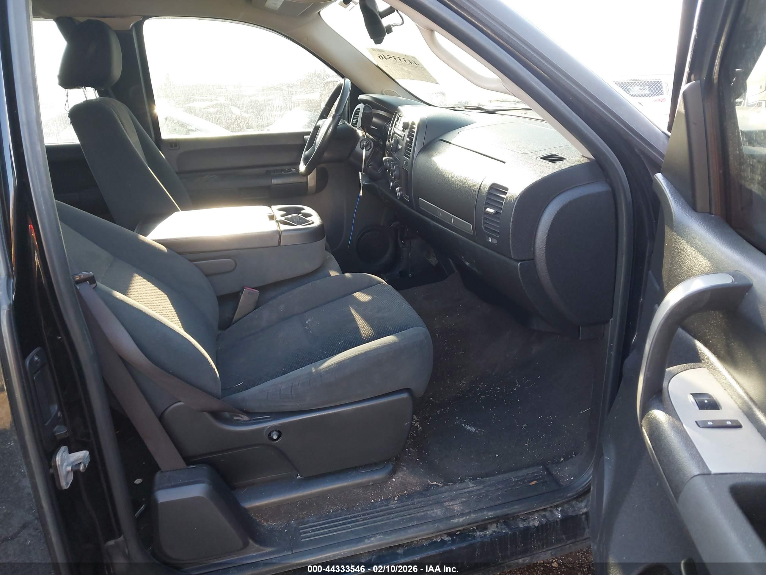 CHEVROLET SILVERADO image 5