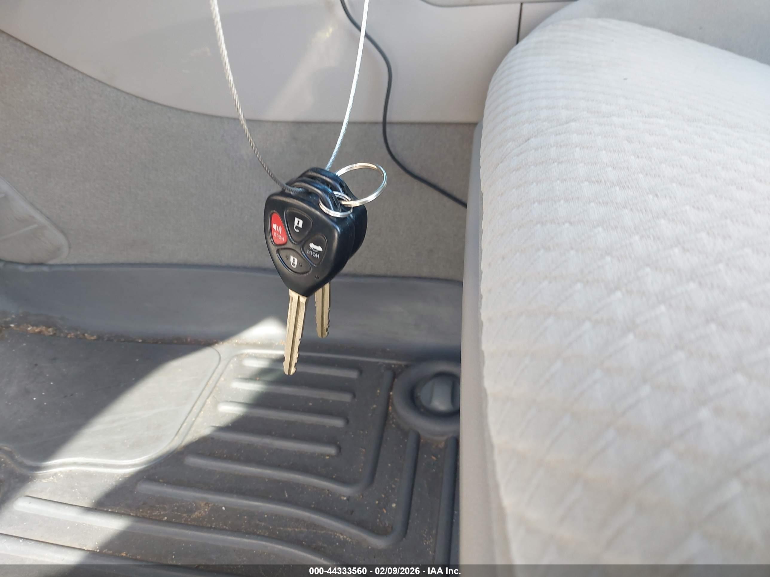 TOYOTA CAMRY image 11