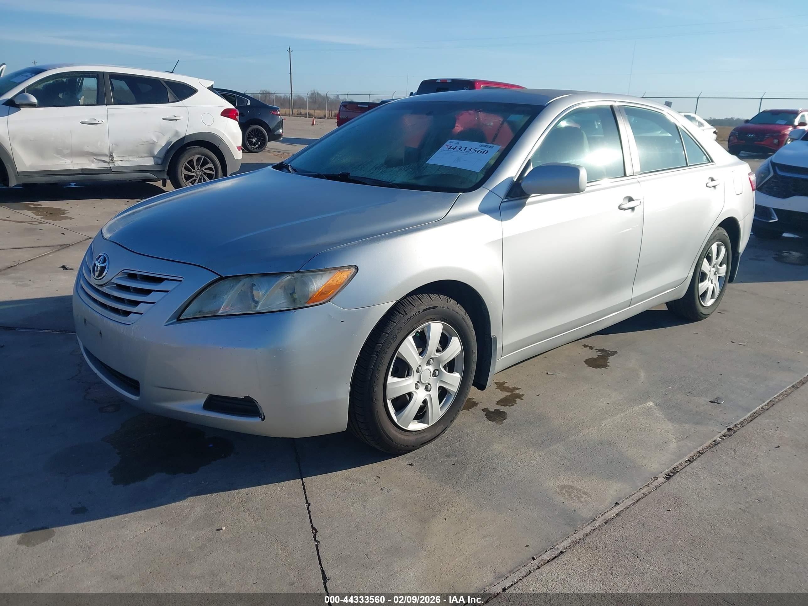 TOYOTA CAMRY image 2