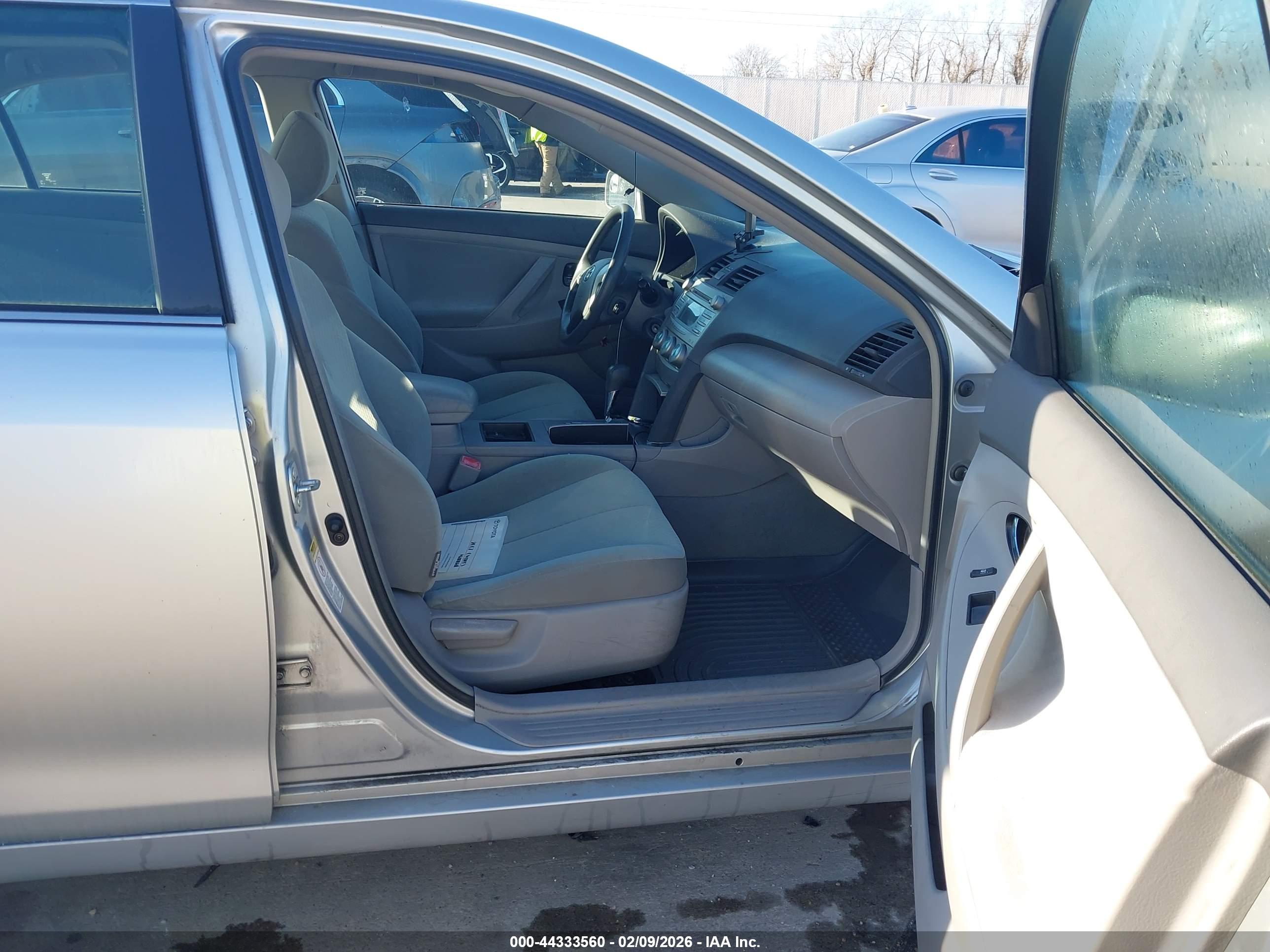 TOYOTA CAMRY image 5