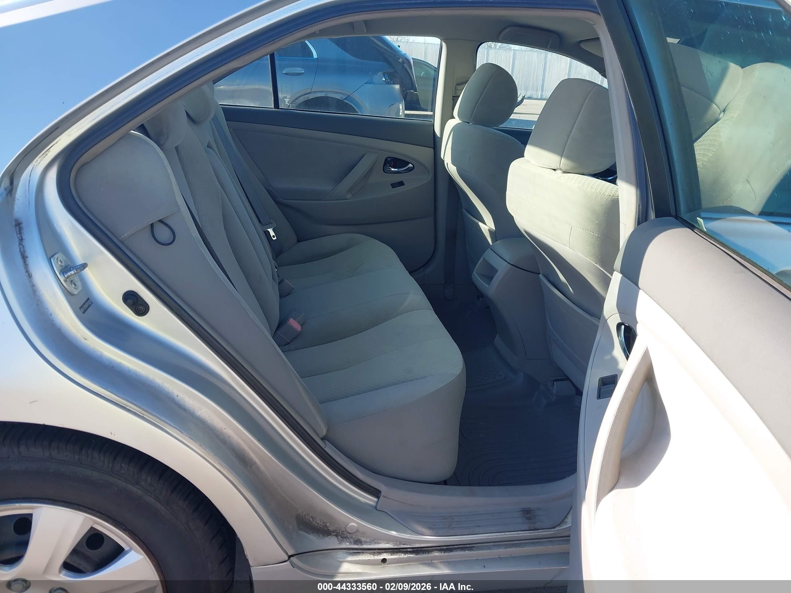 TOYOTA CAMRY image 8