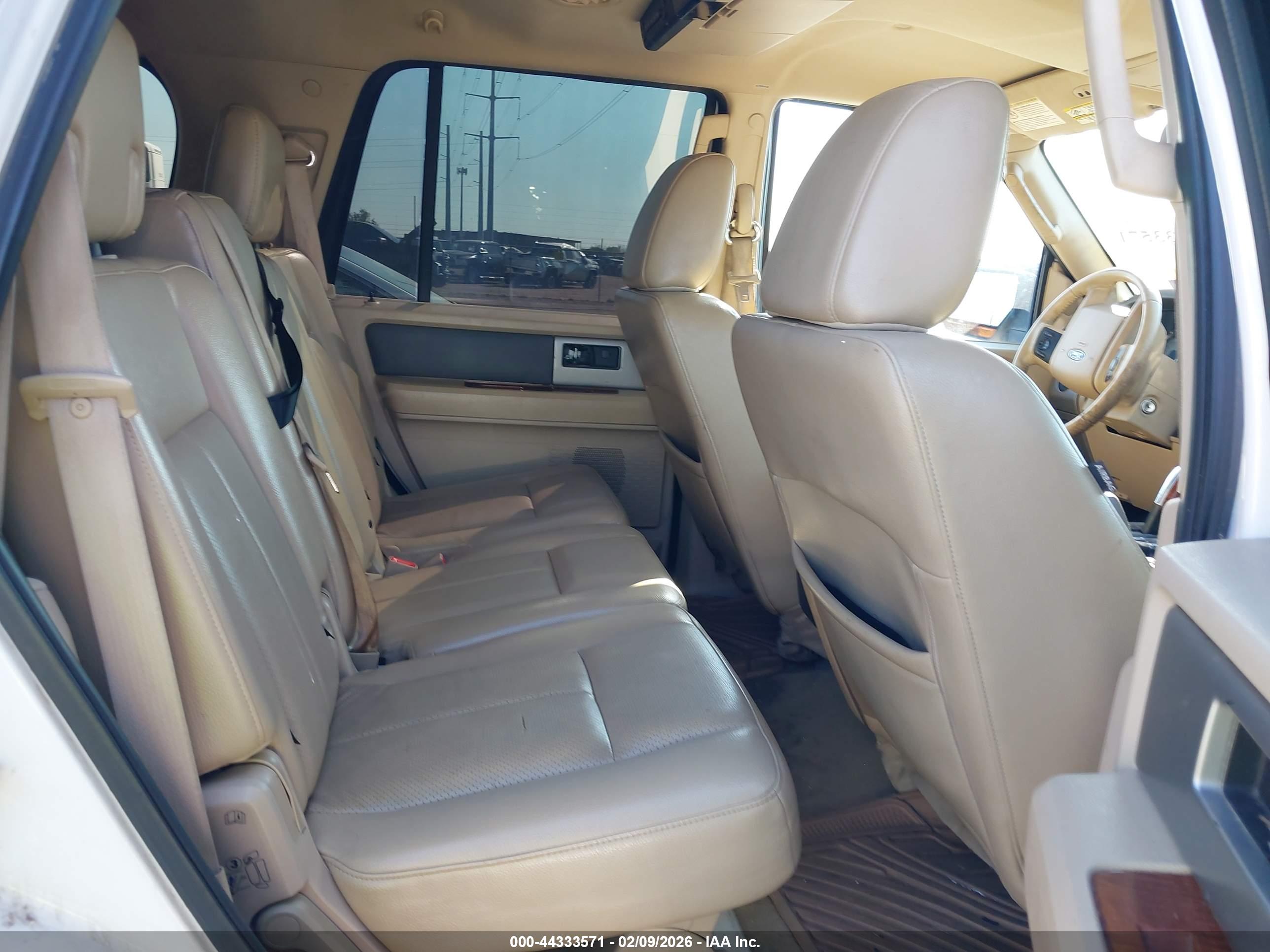 FORD EXPEDITION image 8