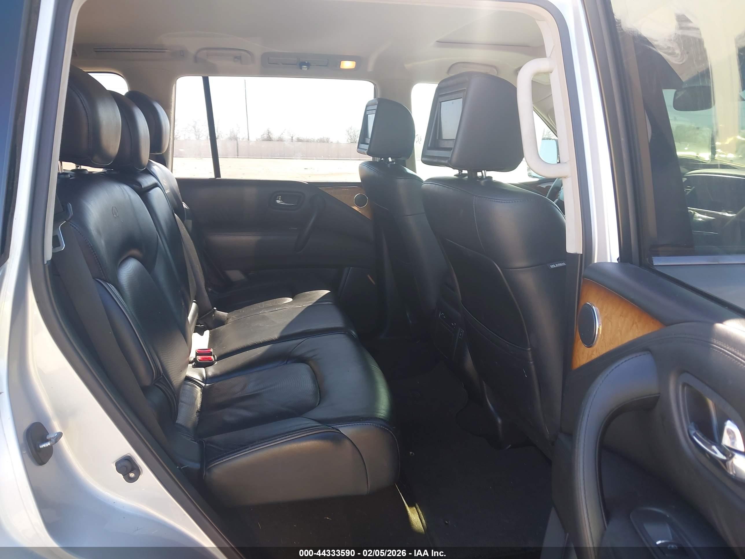 INFINITI QX80 image 8