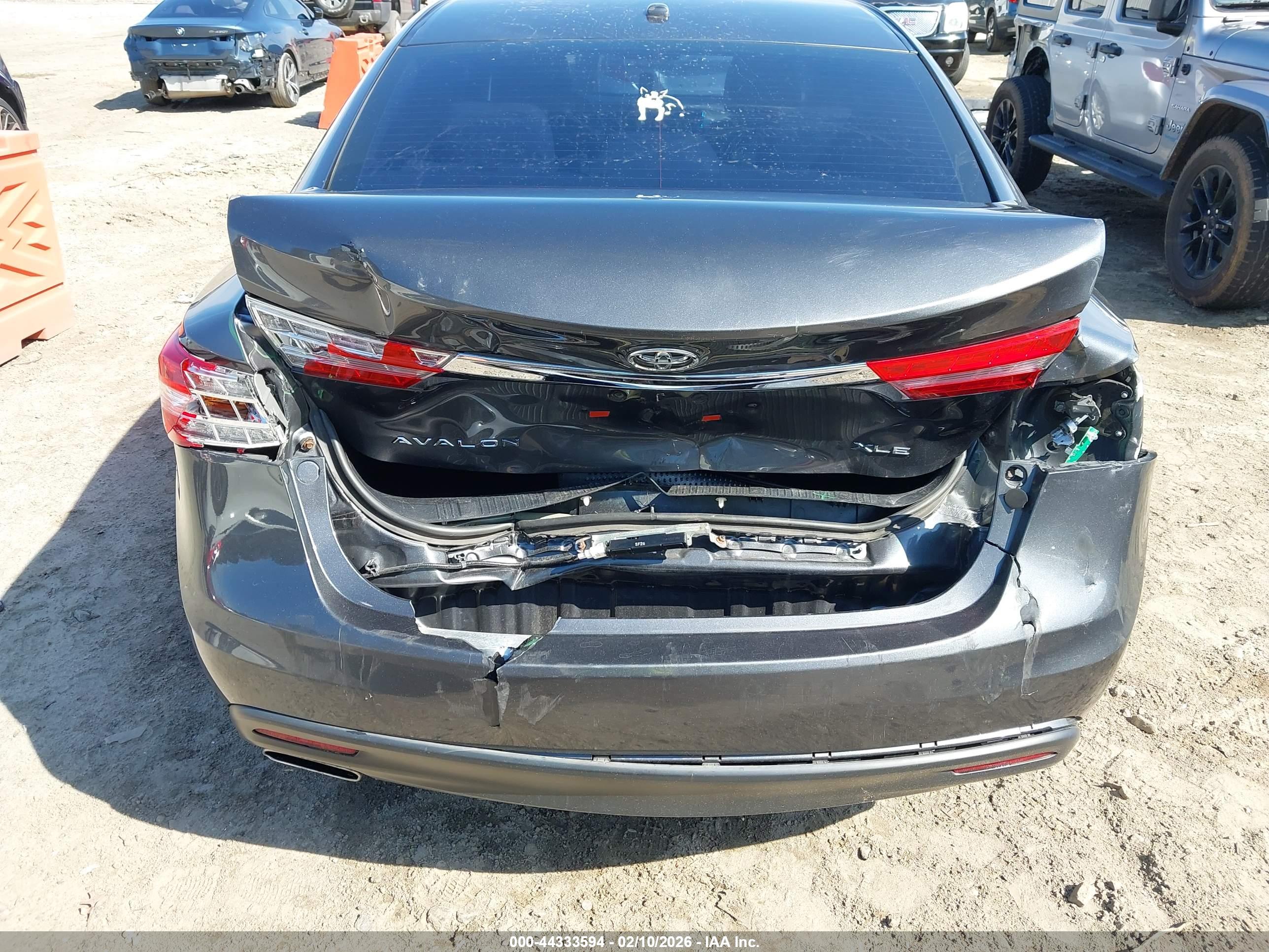 TOYOTA AVALON image 6