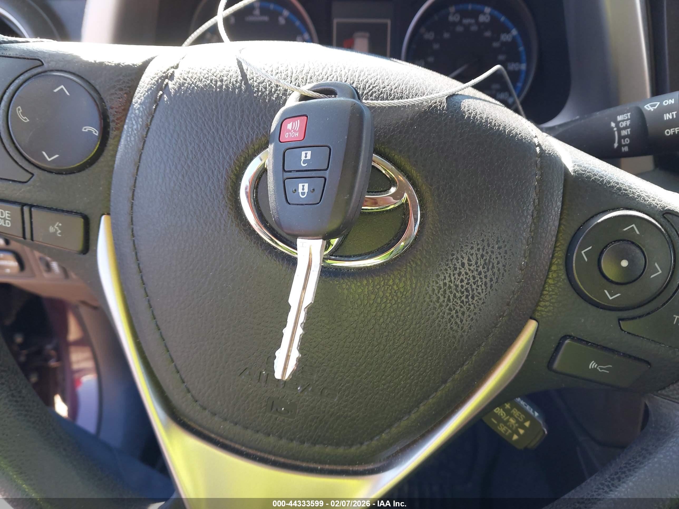TOYOTA RAV4 image 11