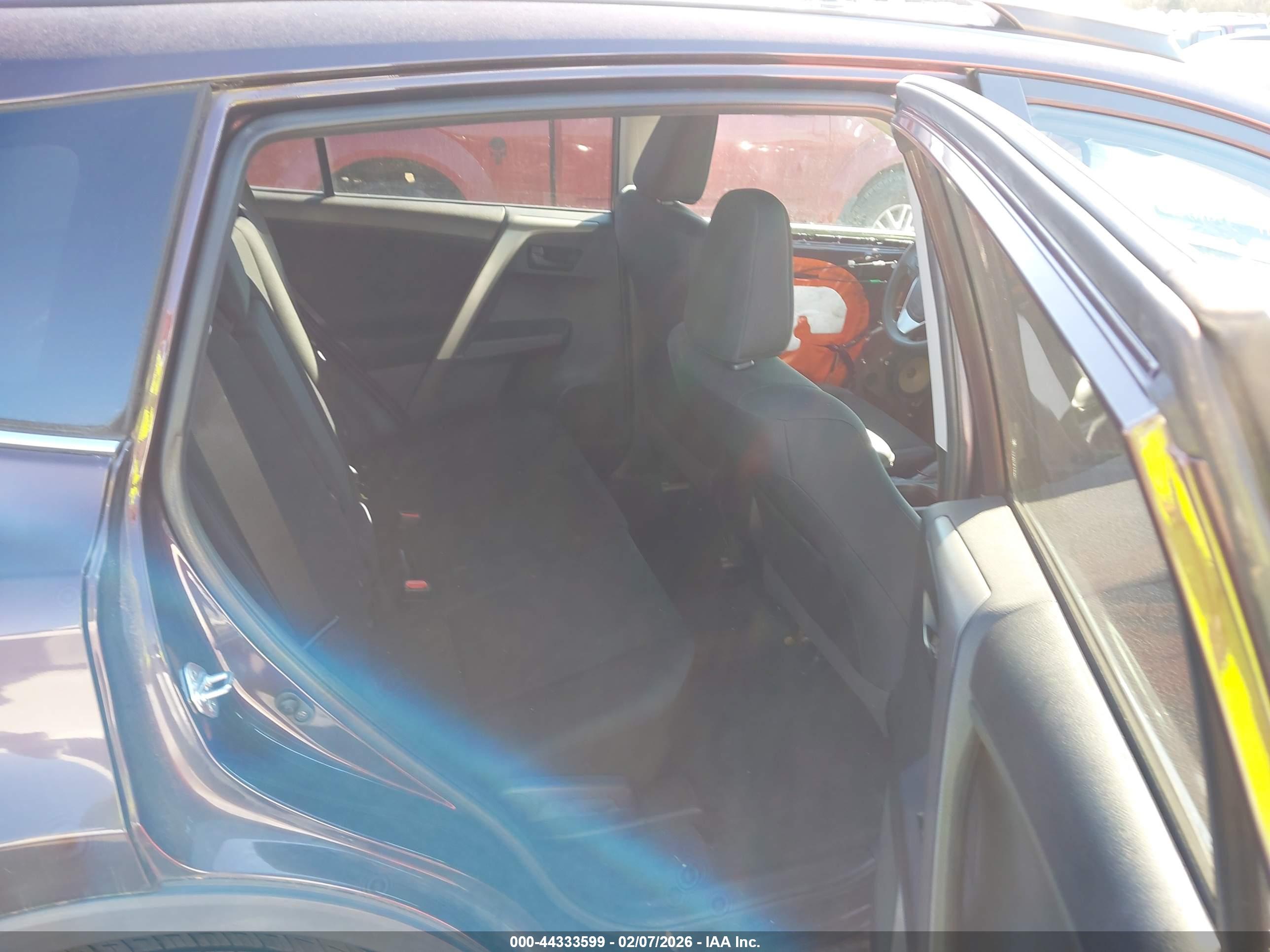 TOYOTA RAV4 image 8