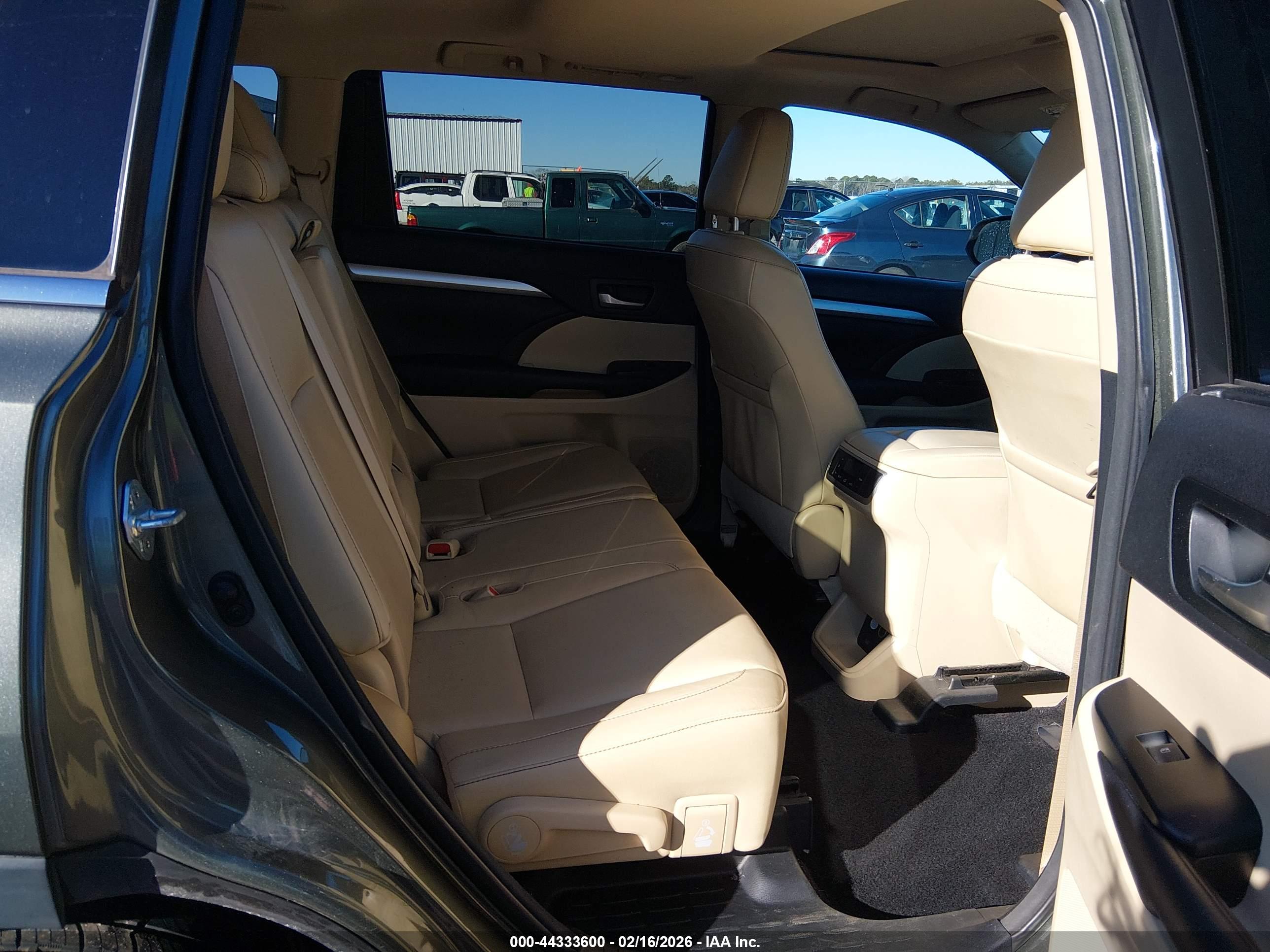 TOYOTA HIGHLANDER image 8