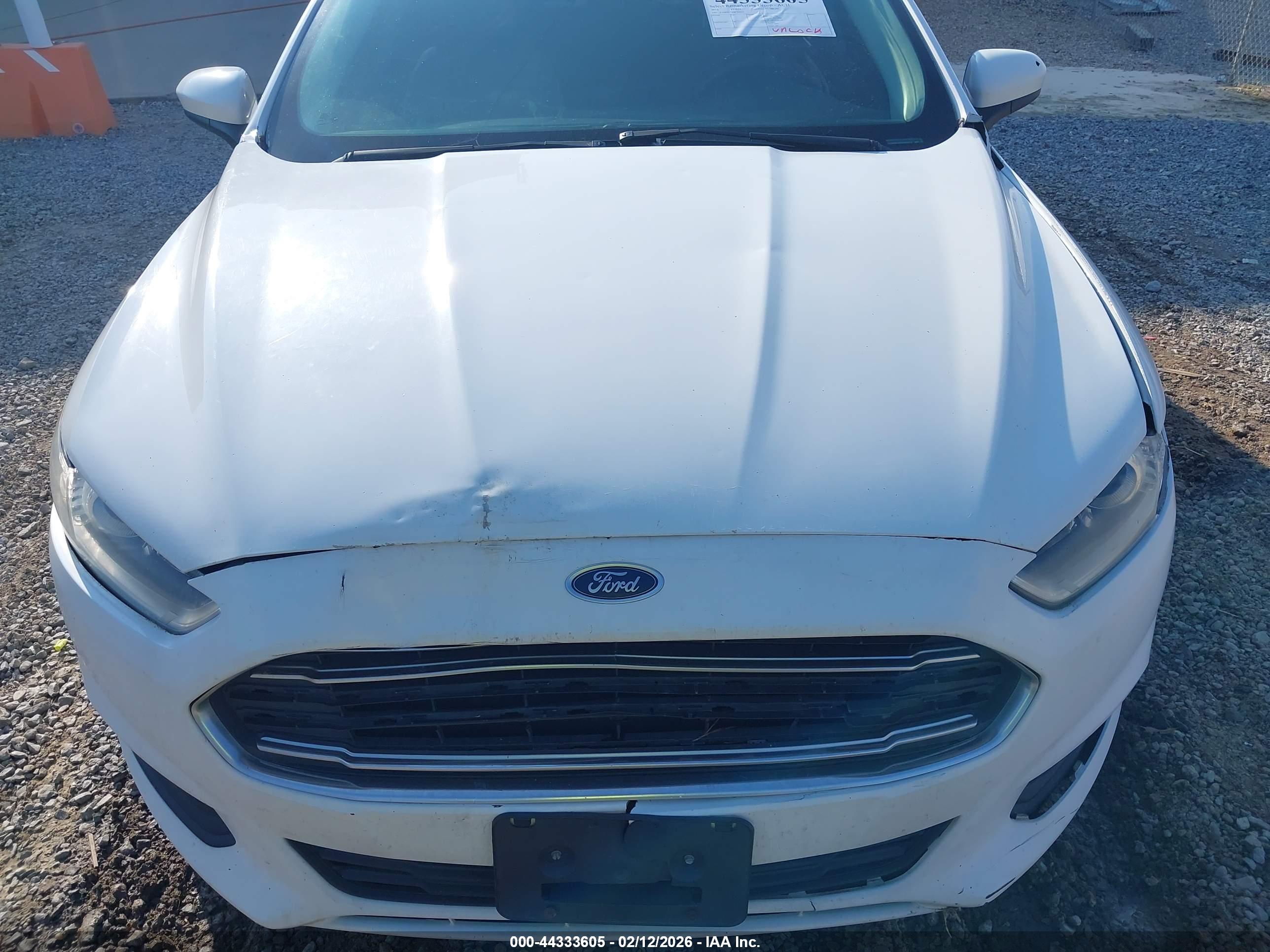 FORD FUSION image 10