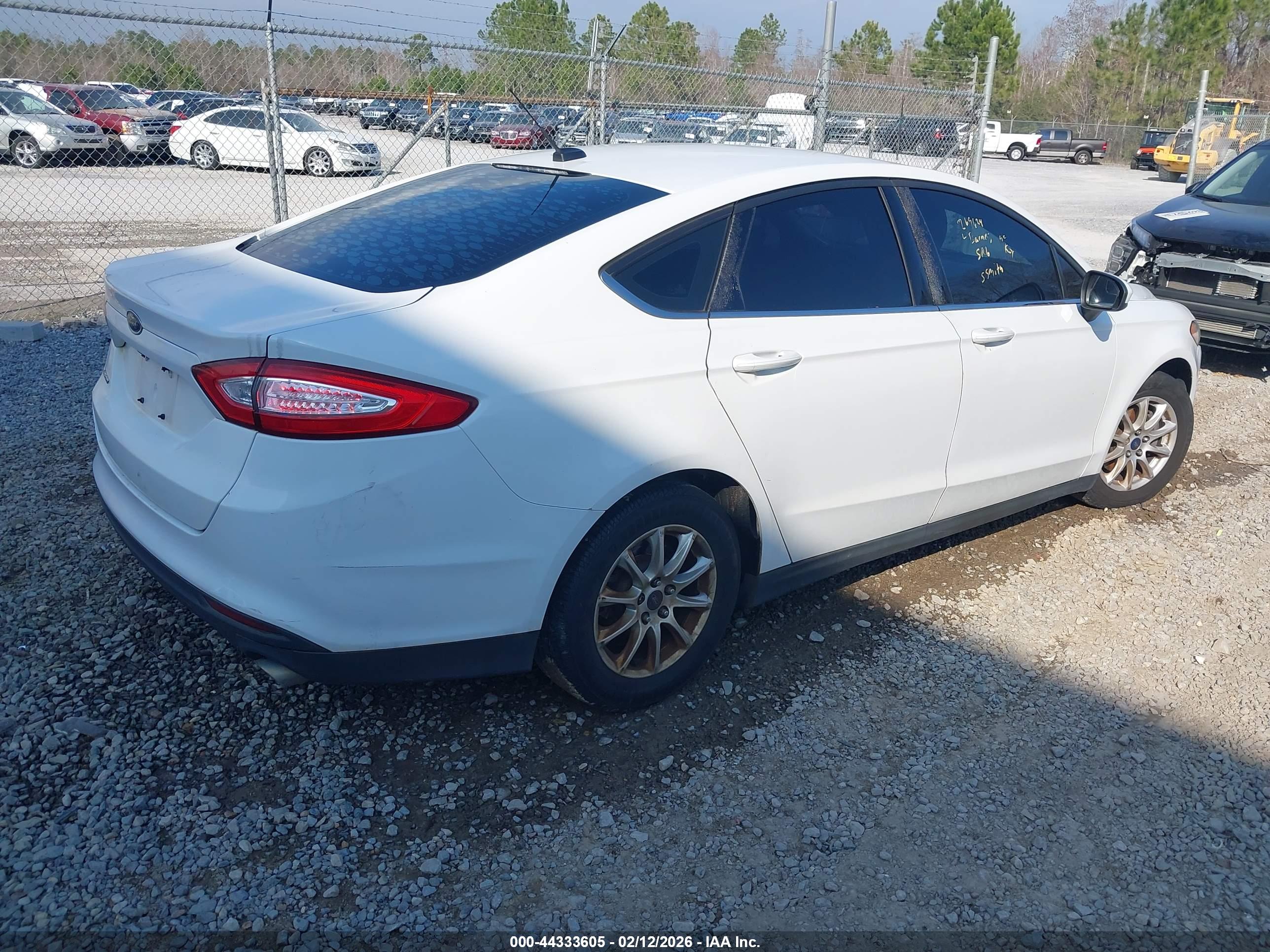FORD FUSION image 4