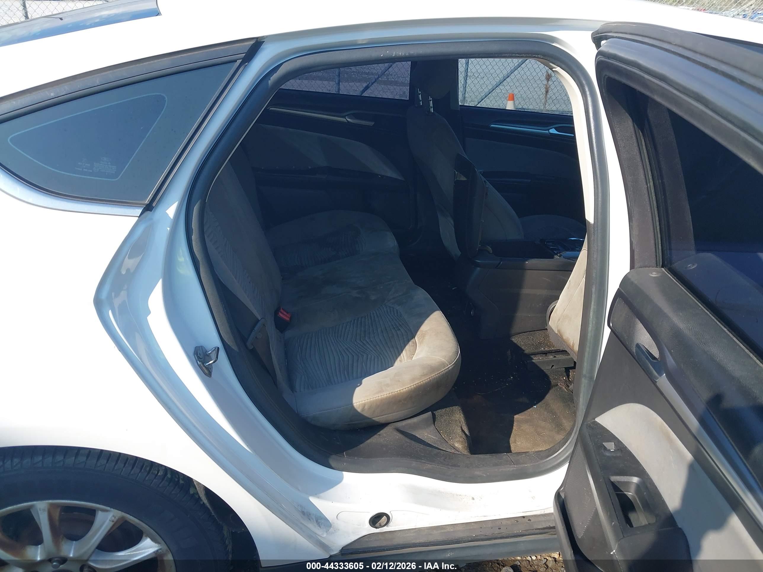 FORD FUSION image 8