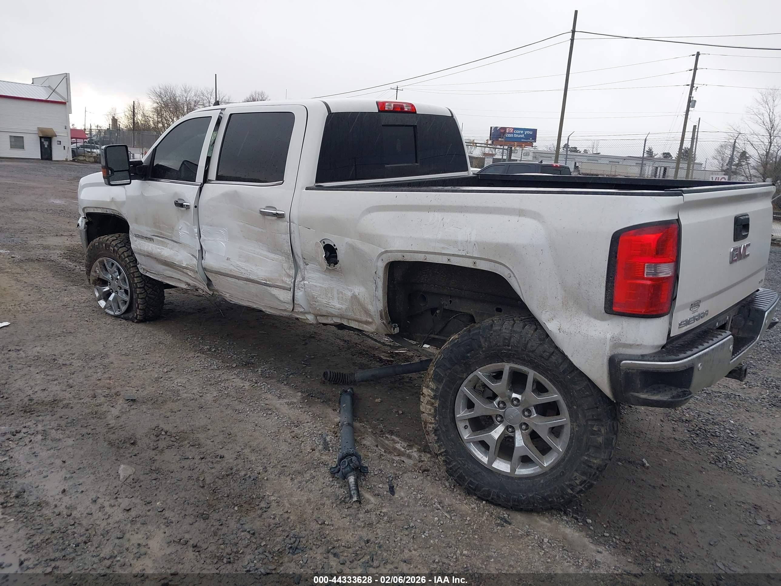 GMC SIERRA image 3
