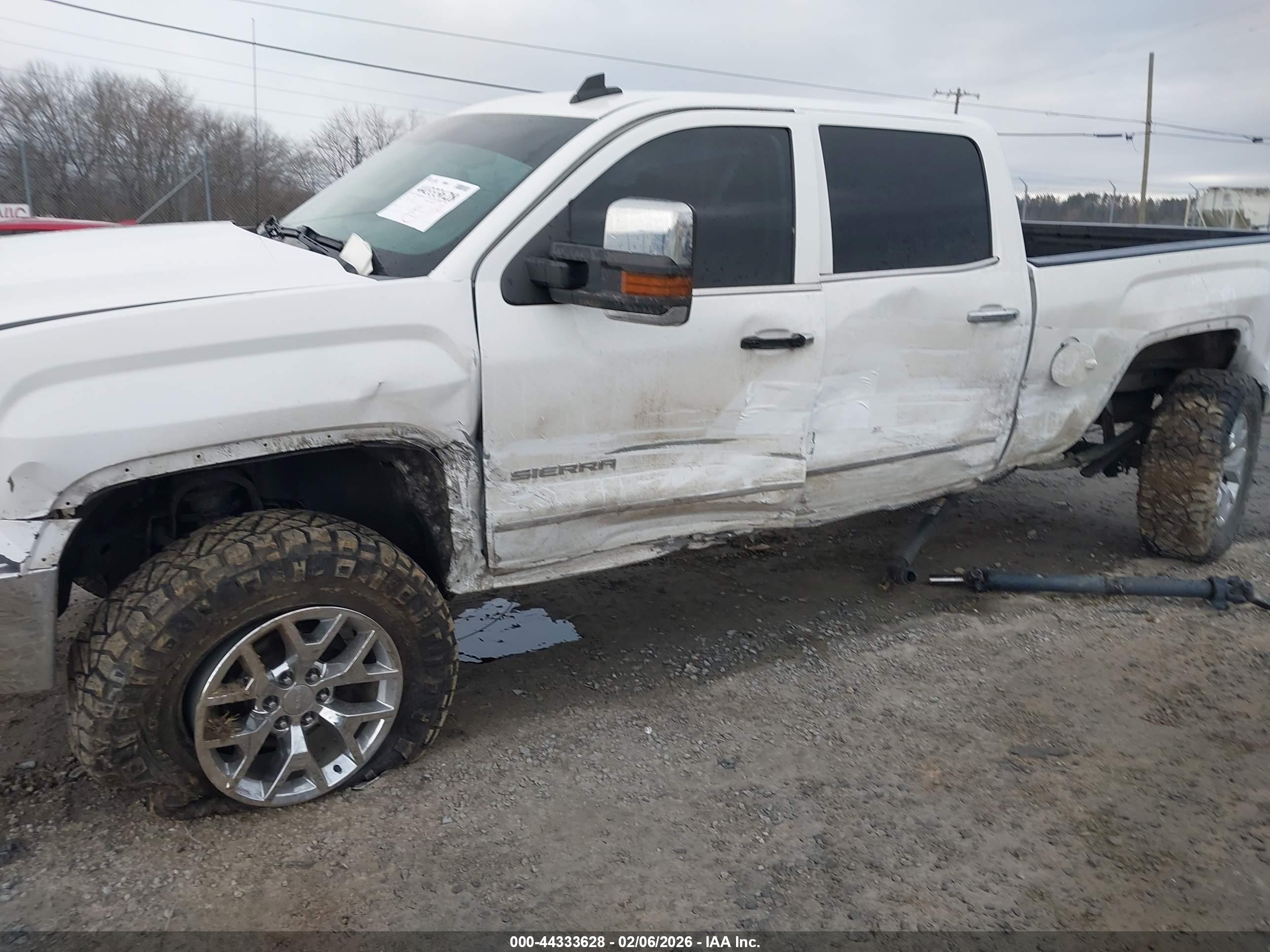 GMC SIERRA image 6