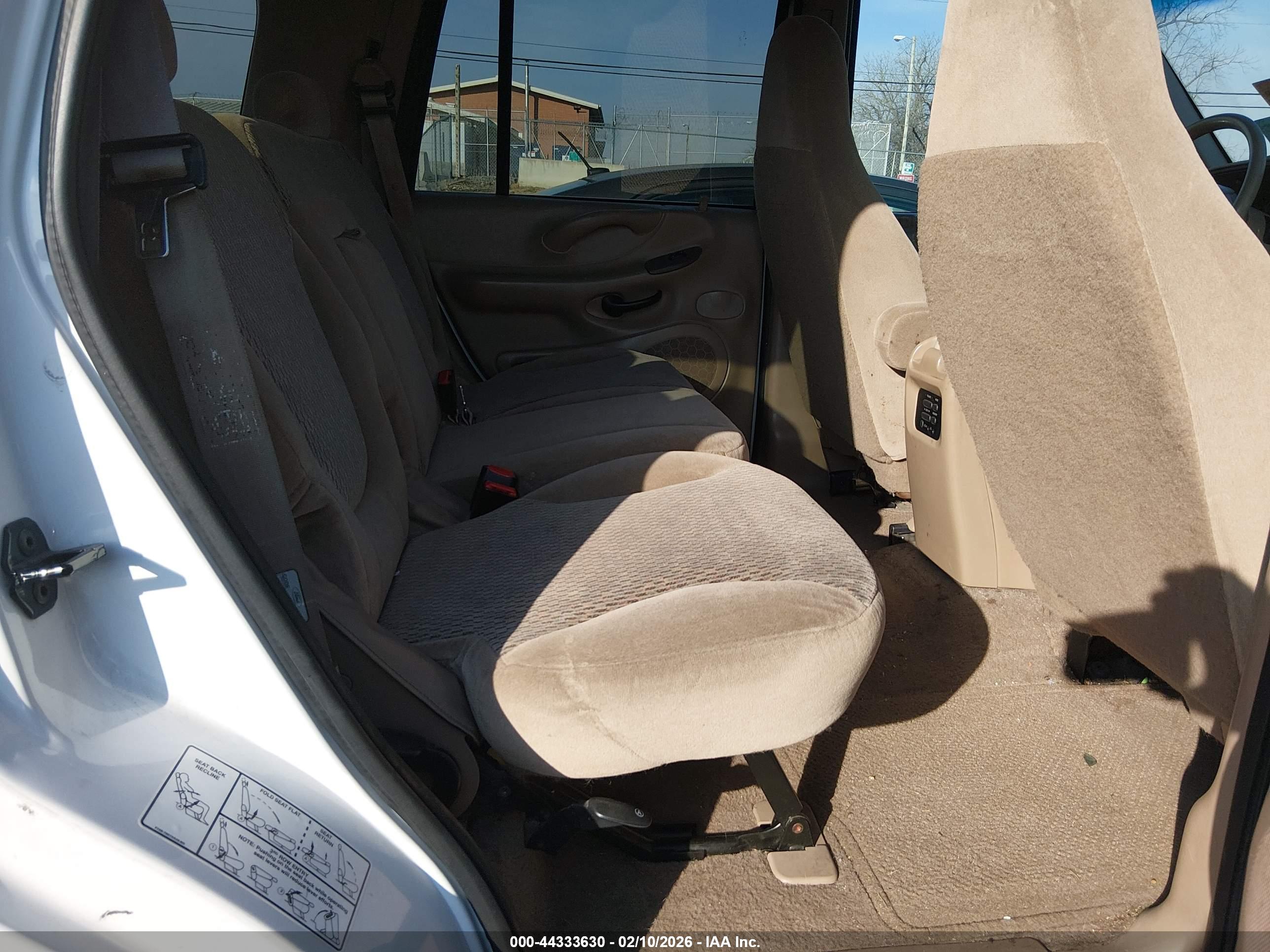 FORD EXPEDITION image 8