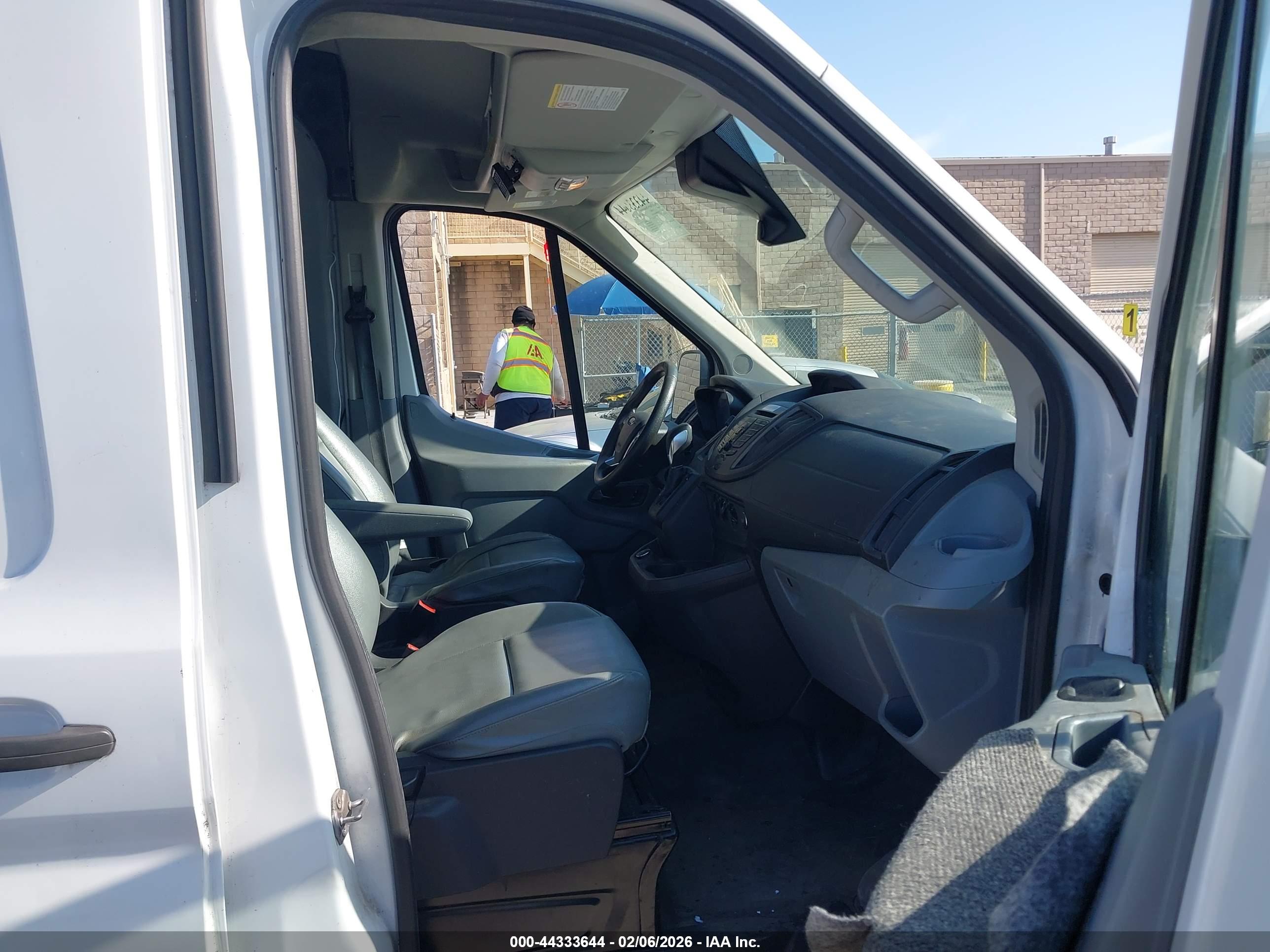 FORD TRANSIT-150 image 5