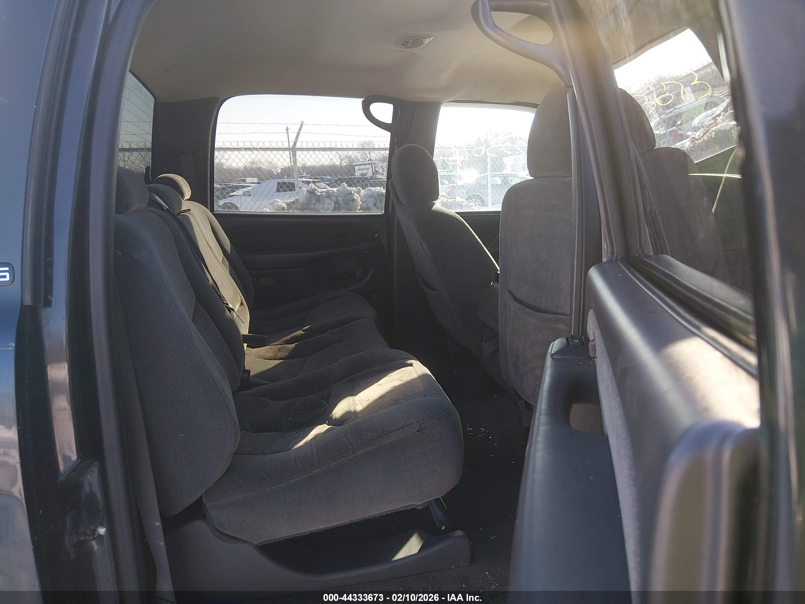 CHEVROLET SILVERADO image 8
