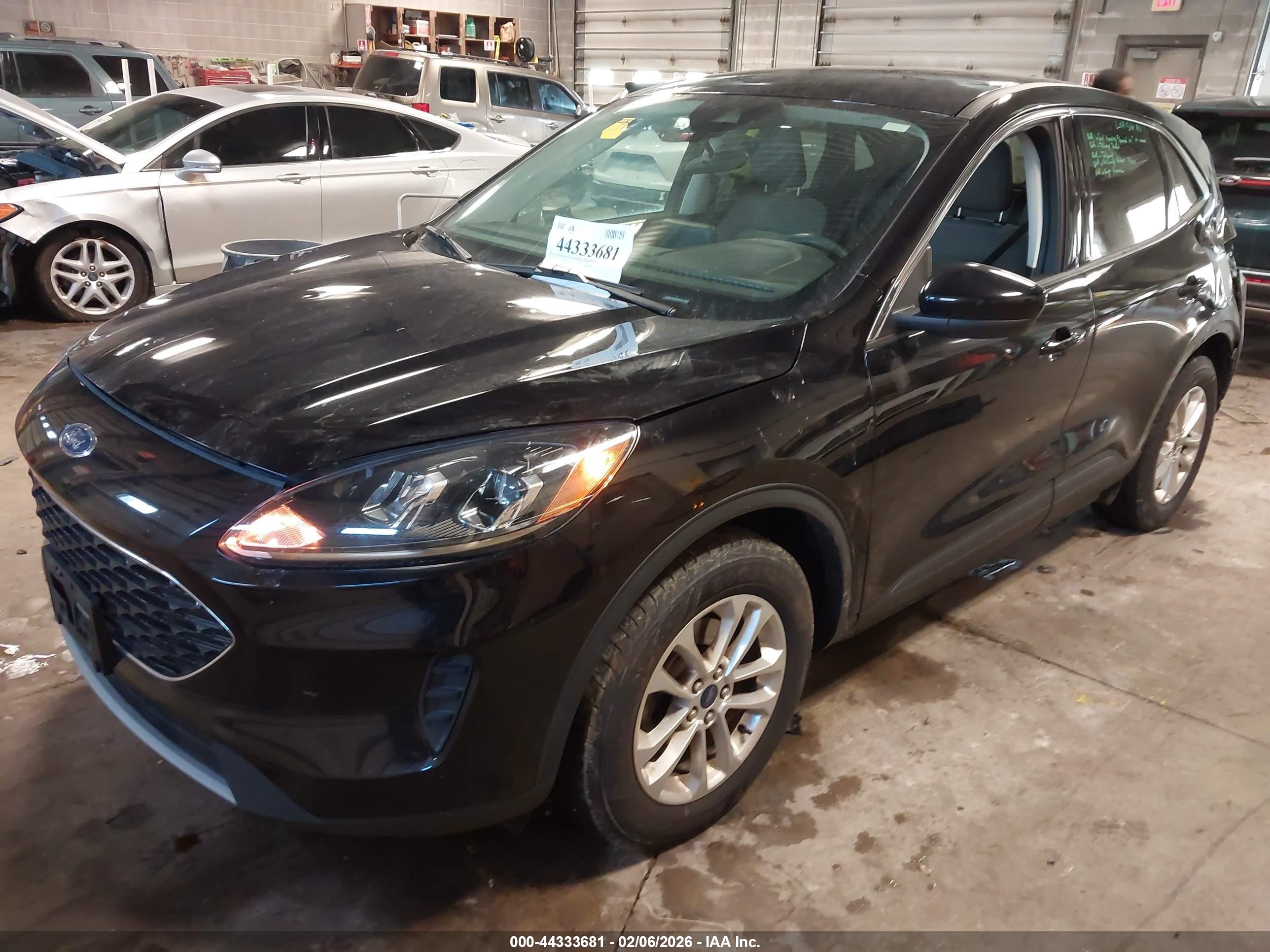 FORD ESCAPE image 2