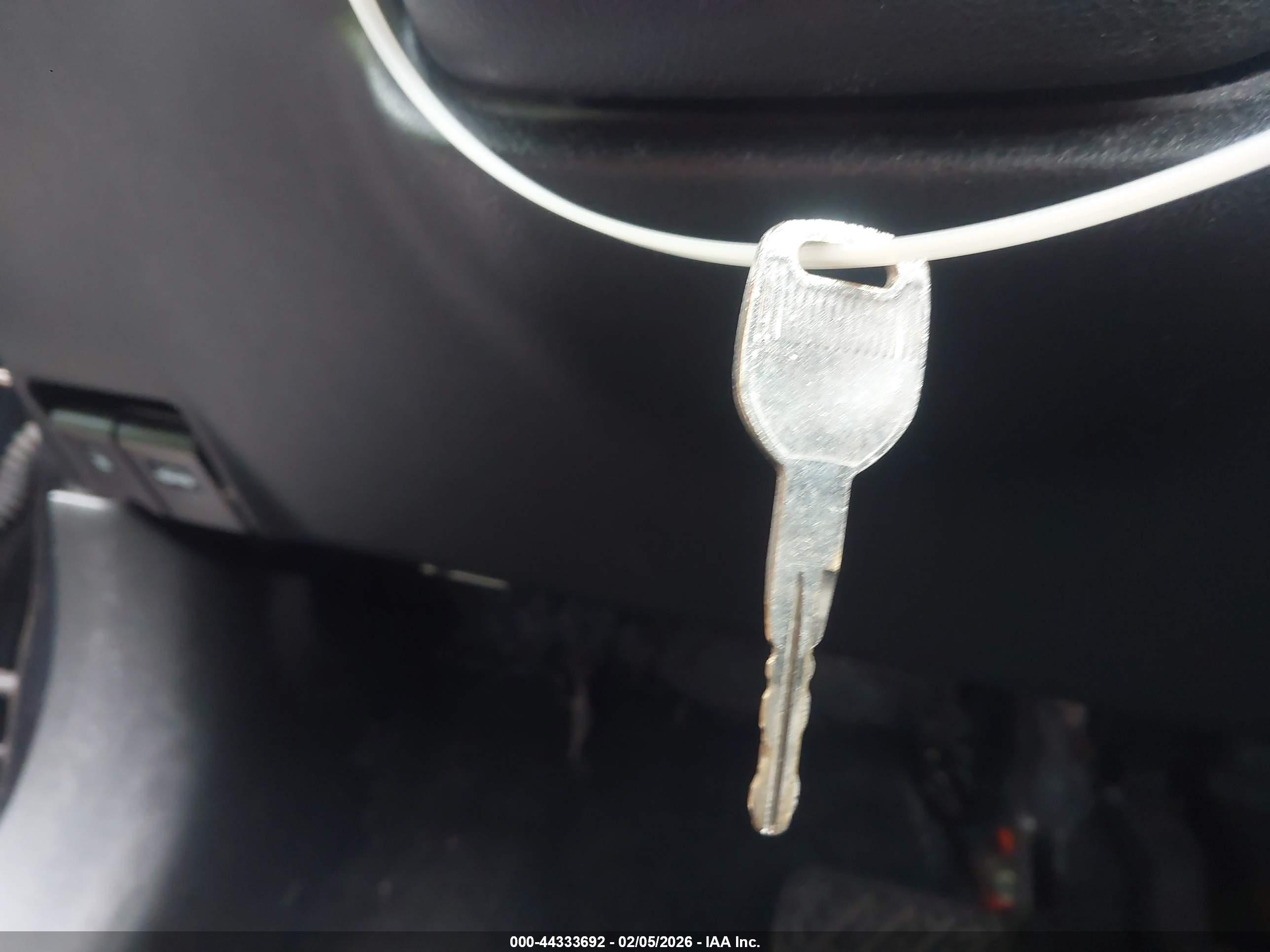 NISSAN VERSA image 11