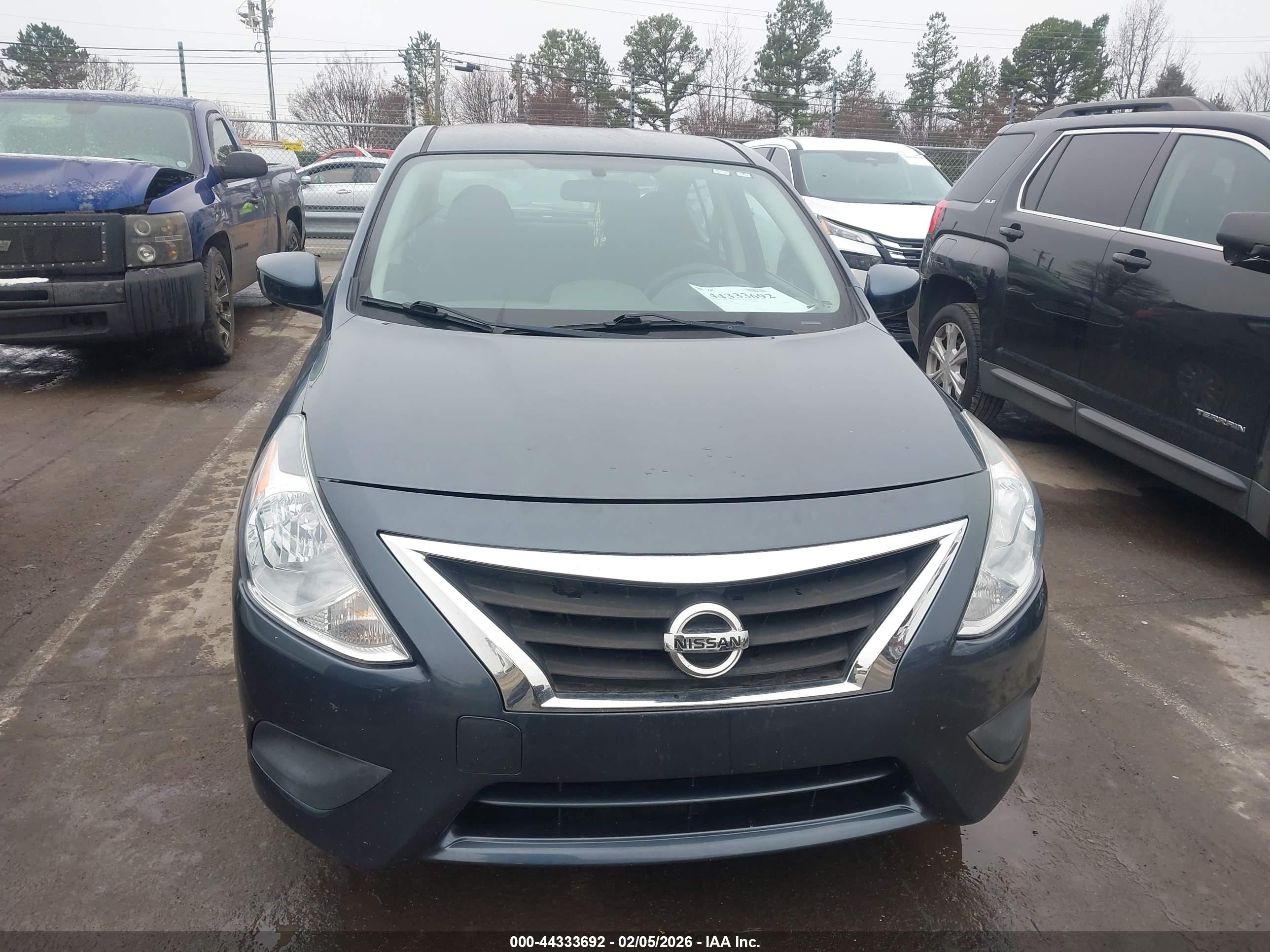 NISSAN VERSA image 6