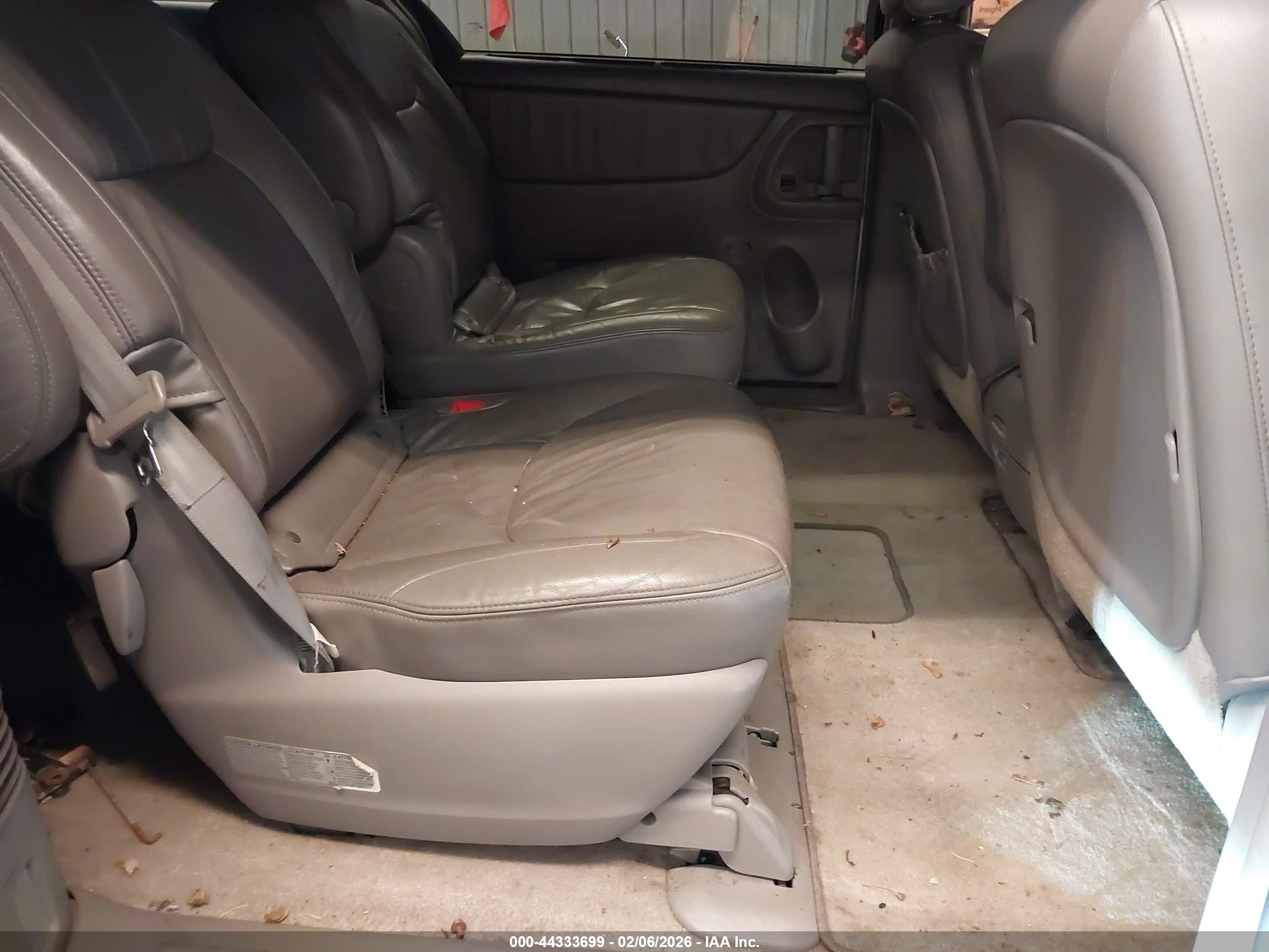 TOYOTA SIENNA image 8