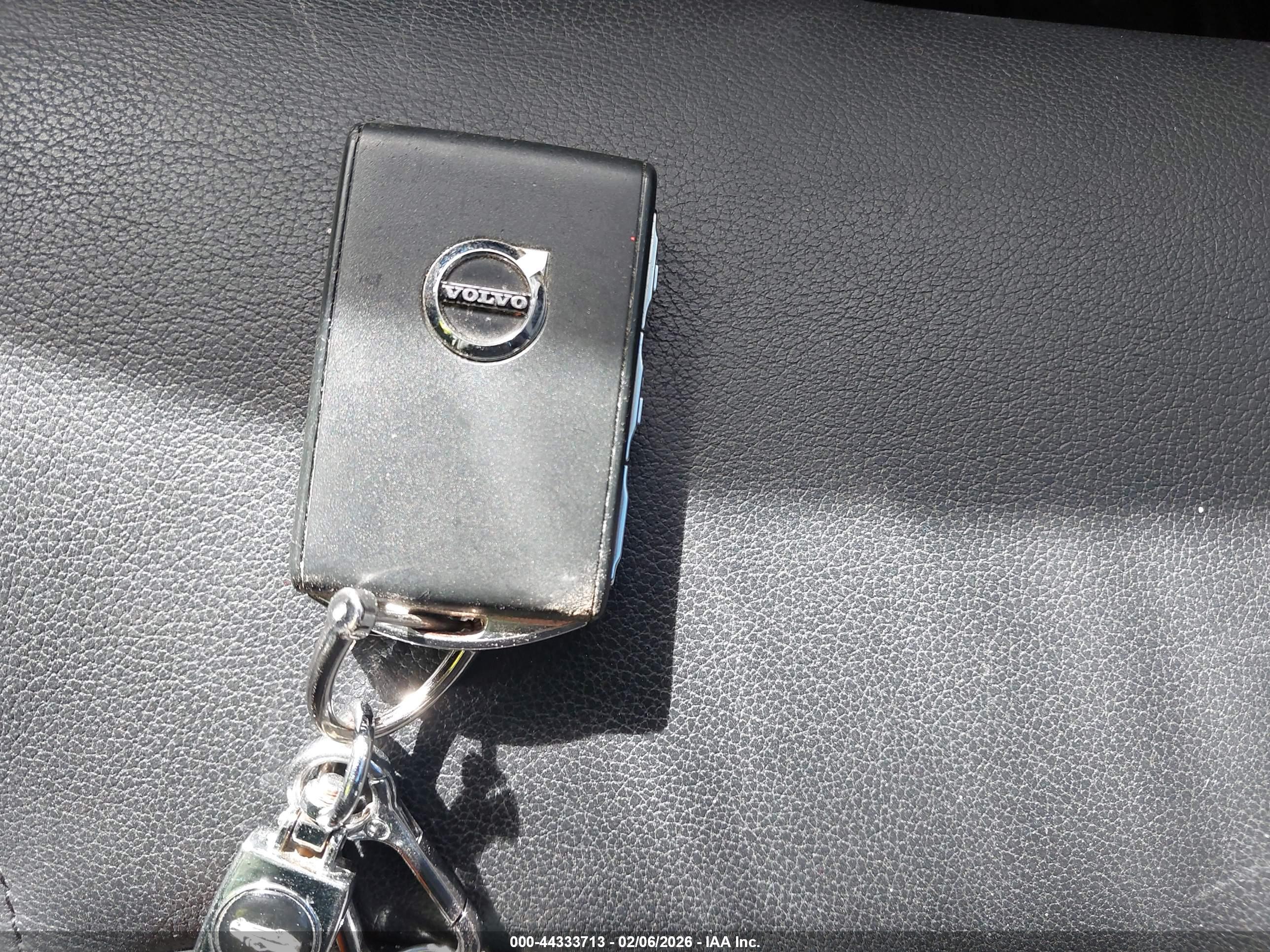 VOLVO XC60 image 11
