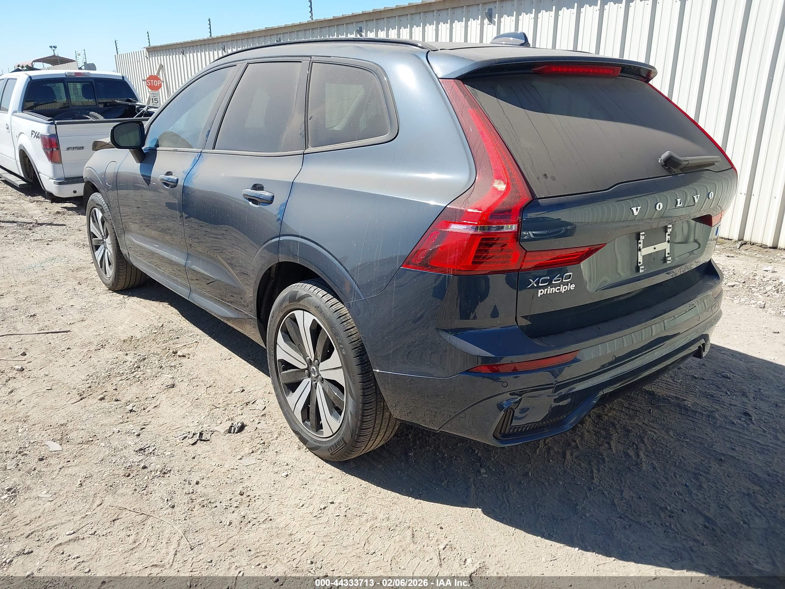 VOLVO XC60 image 3