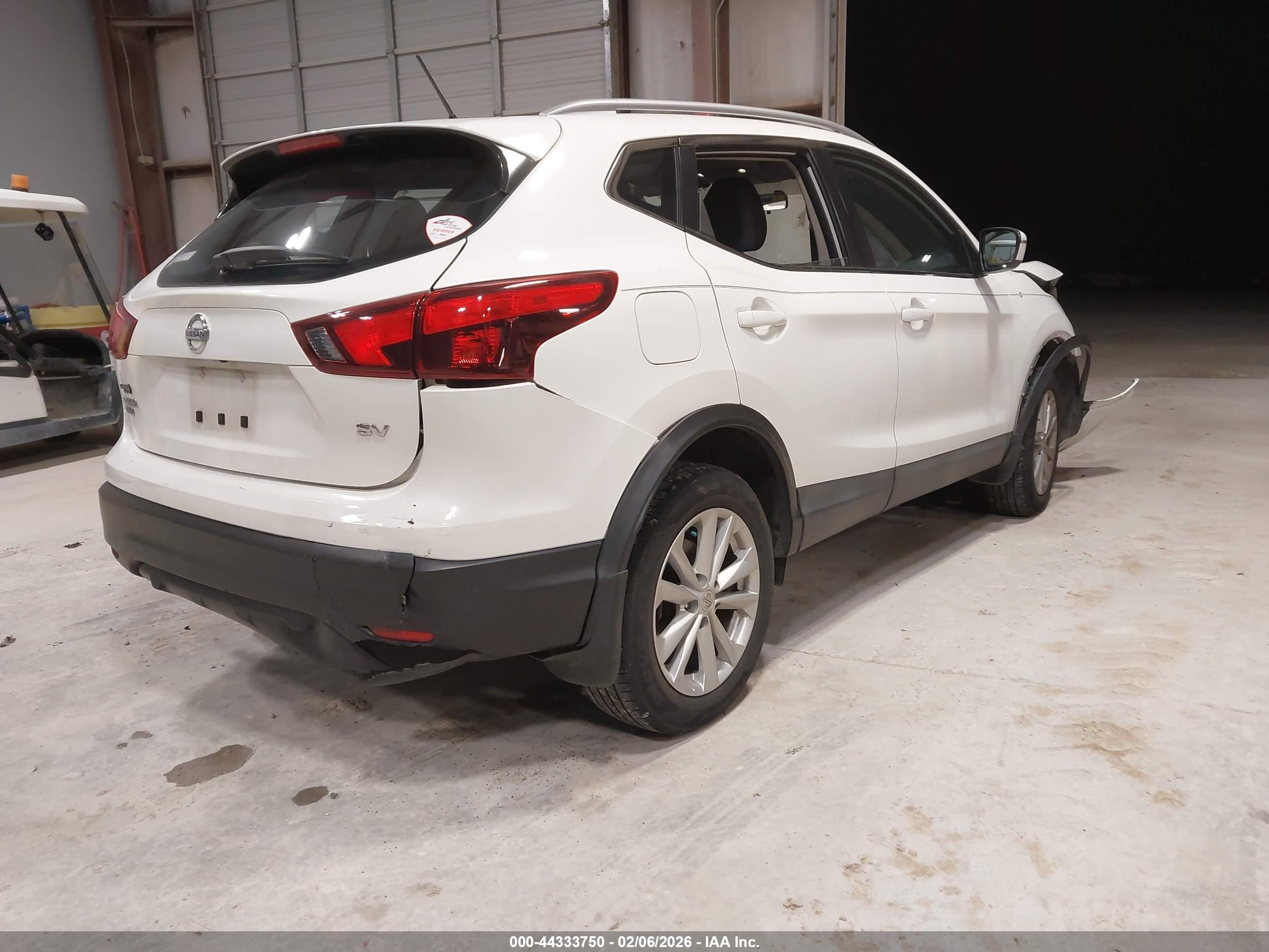 NISSAN ROGUE image 4
