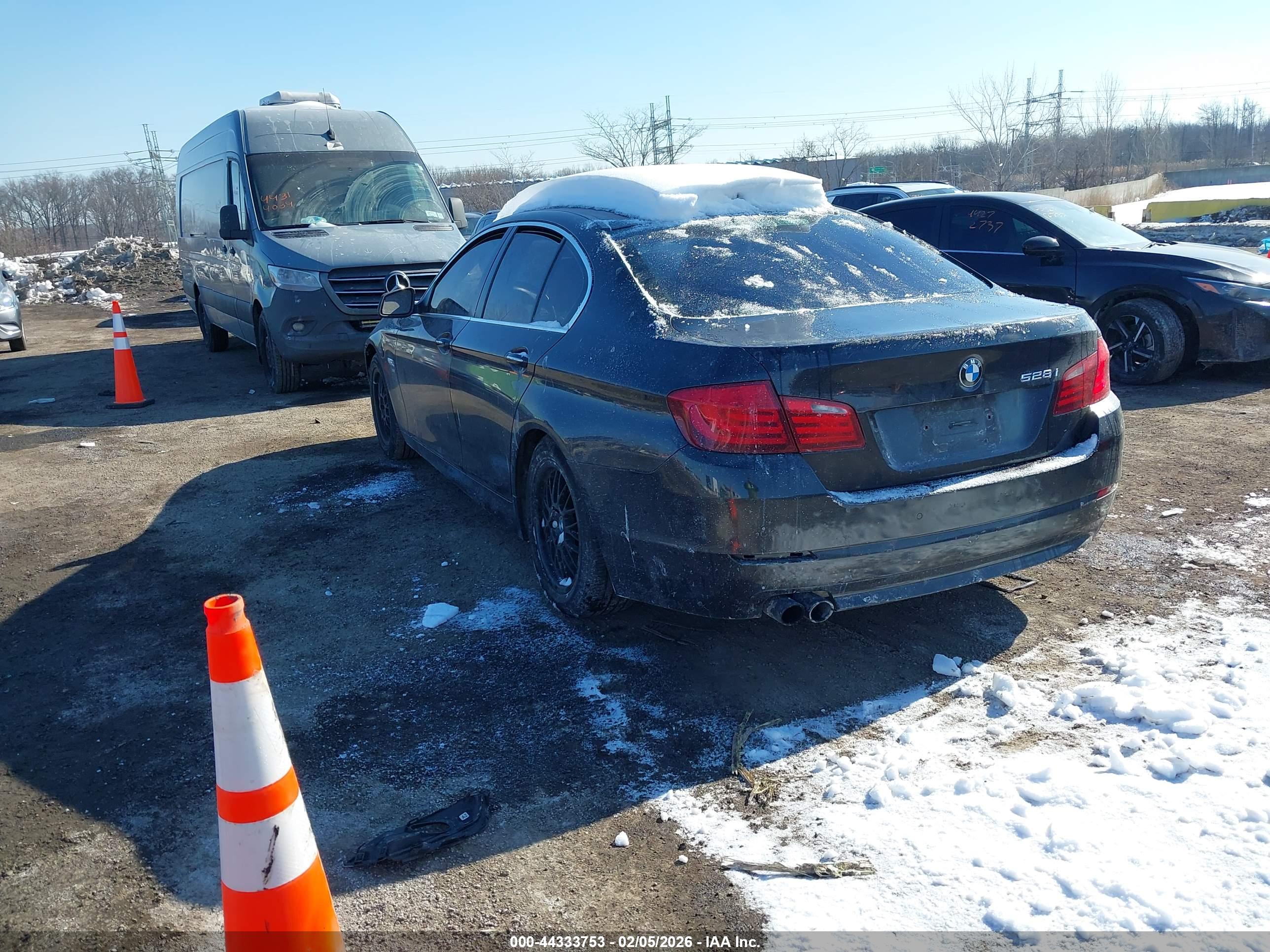 BMW 528I image 3