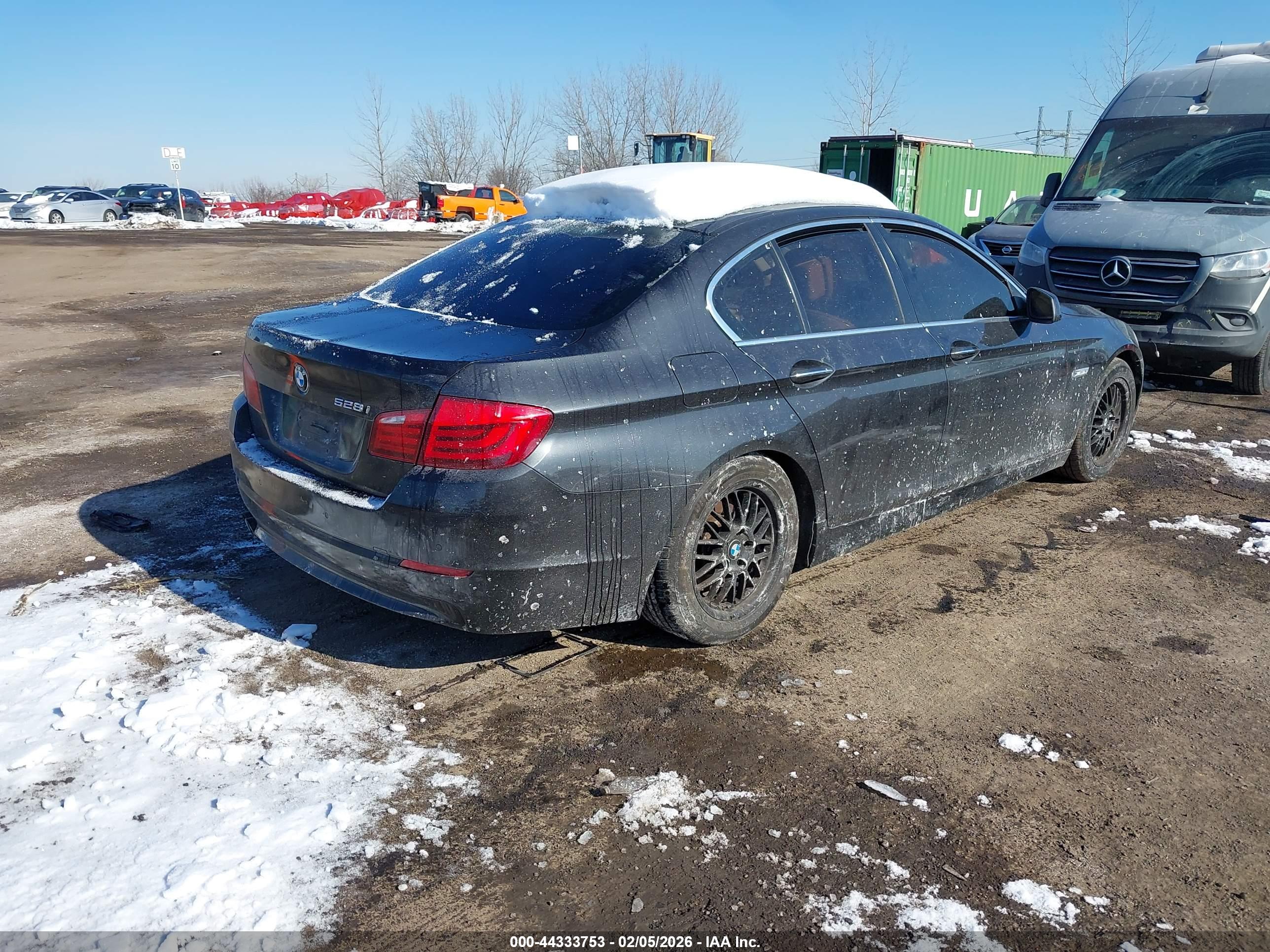 BMW 528I image 4
