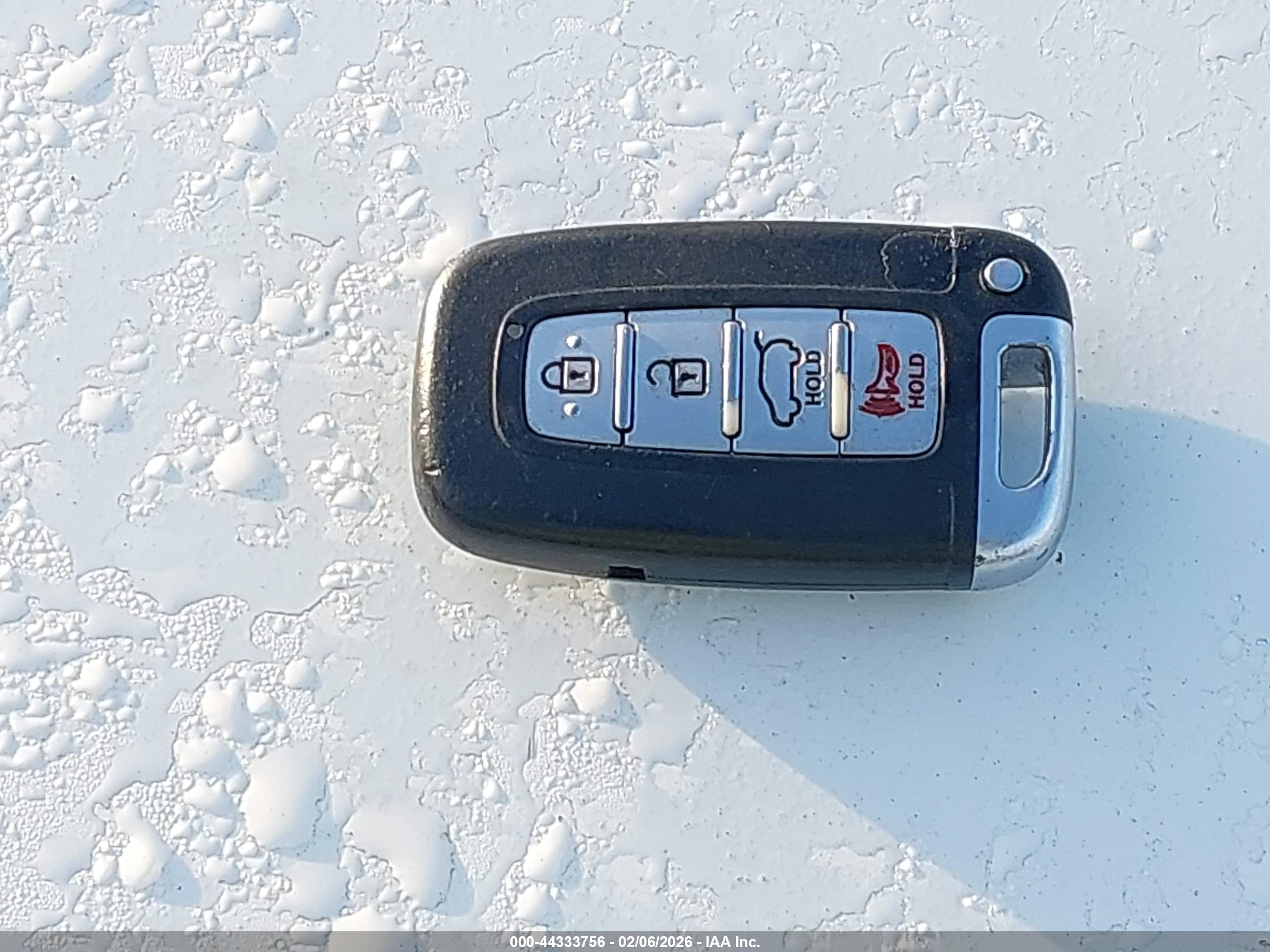 HYUNDAI VELOSTER image 11