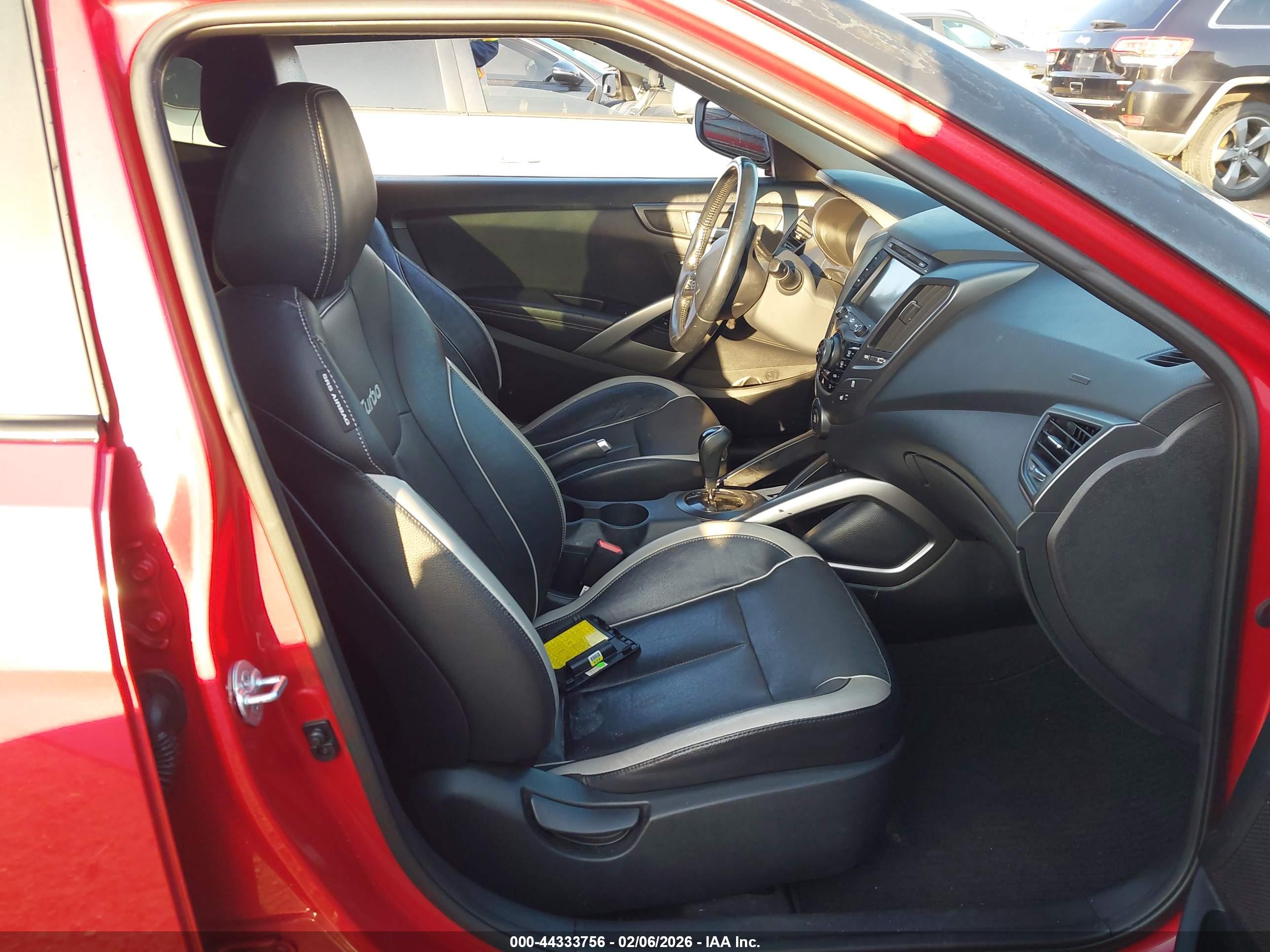 HYUNDAI VELOSTER image 5