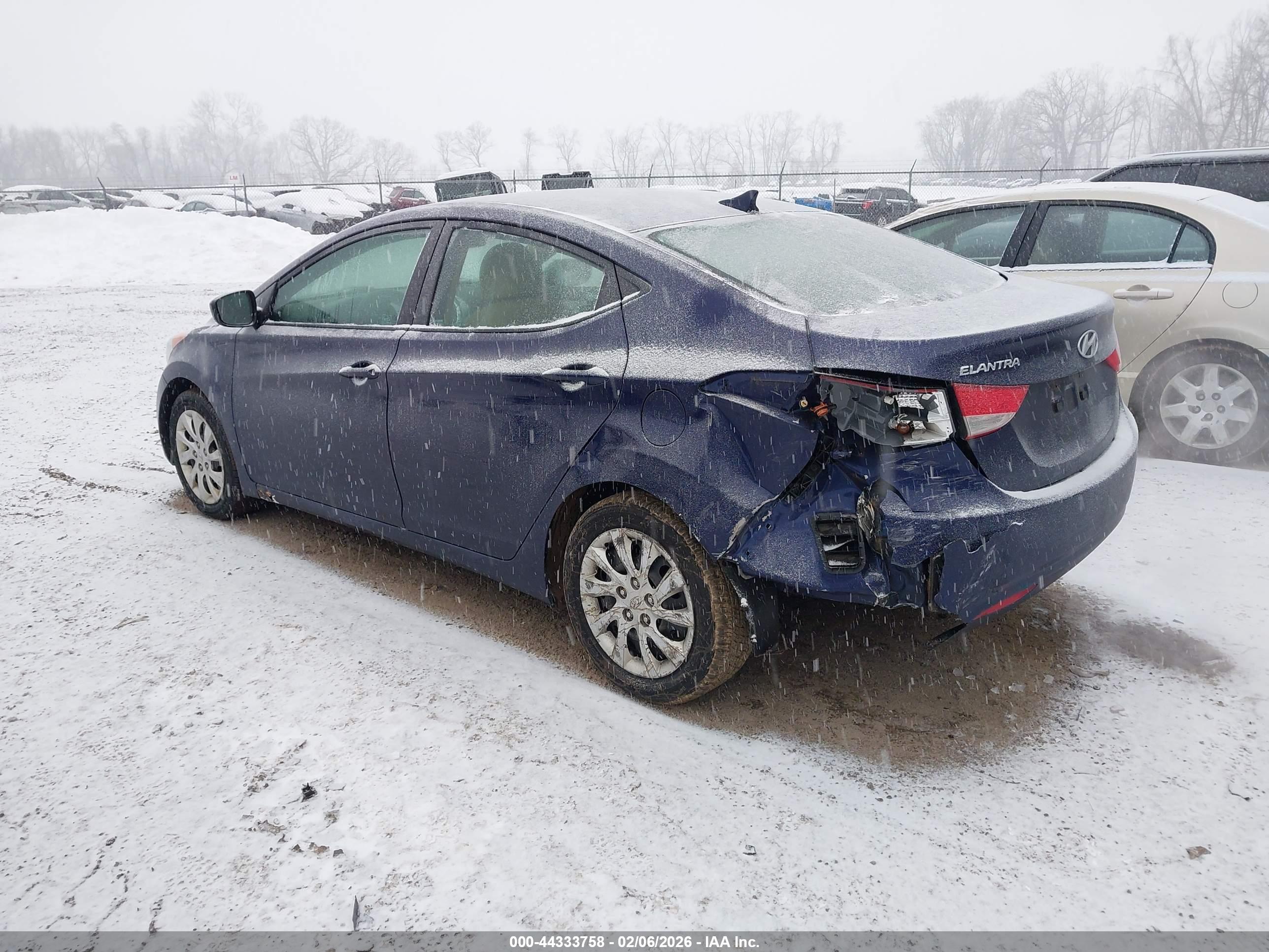 HYUNDAI ELANTRA image 3