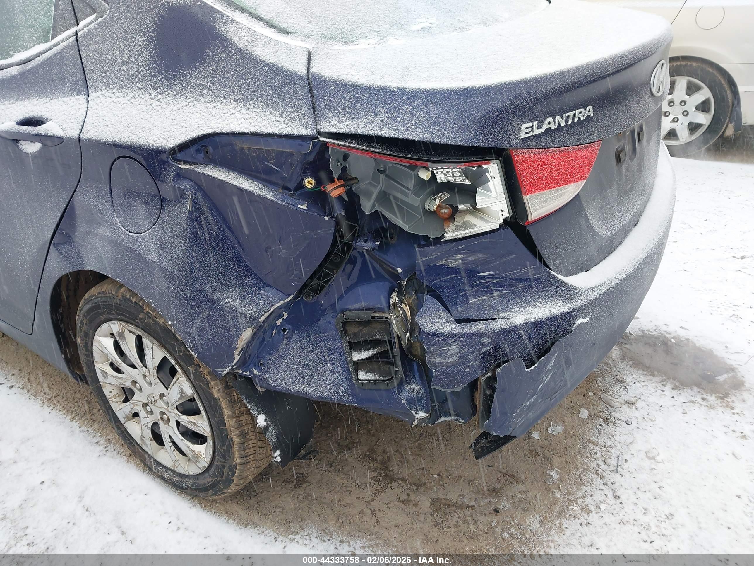 HYUNDAI ELANTRA image 6