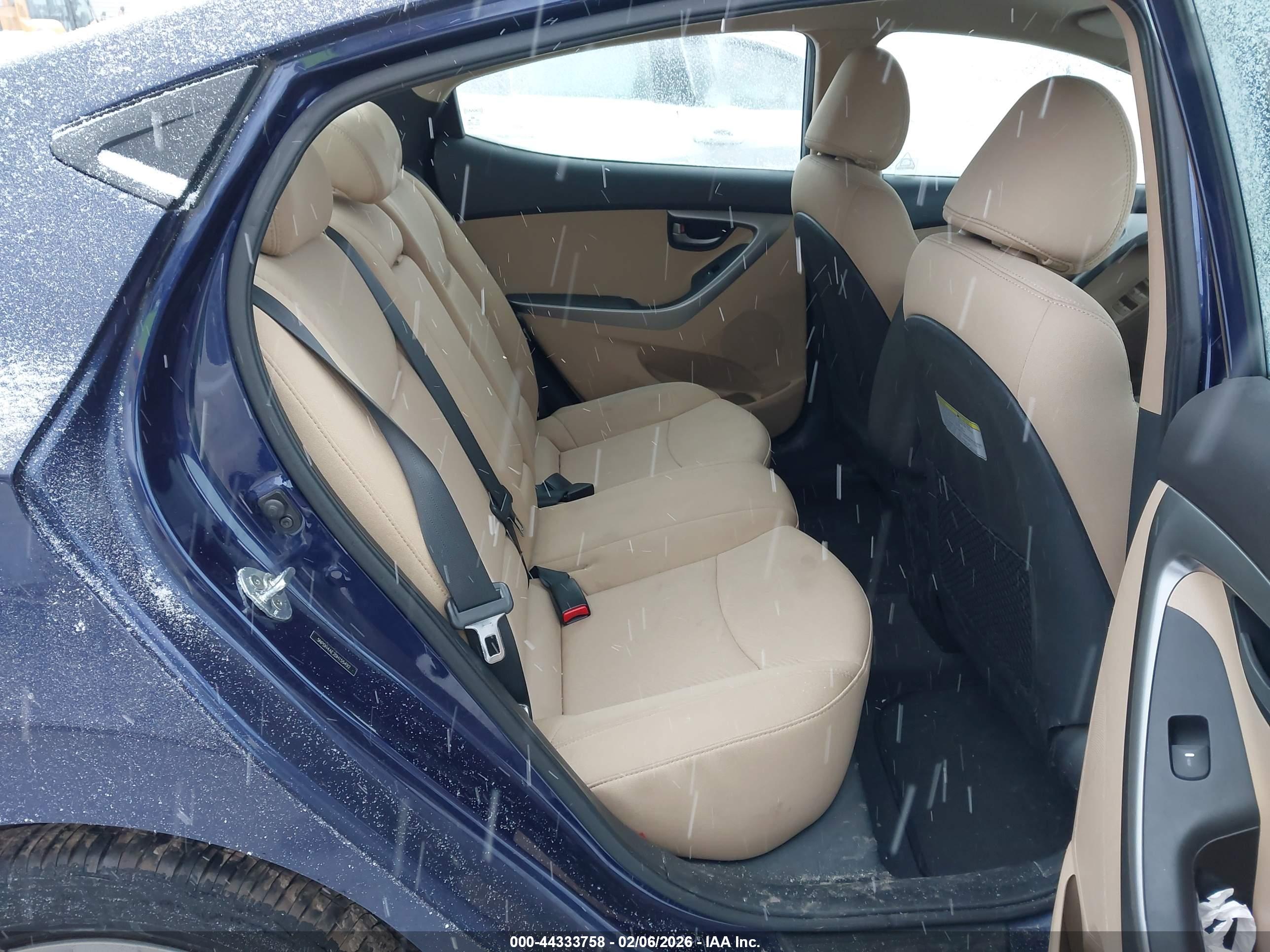 HYUNDAI ELANTRA image 8