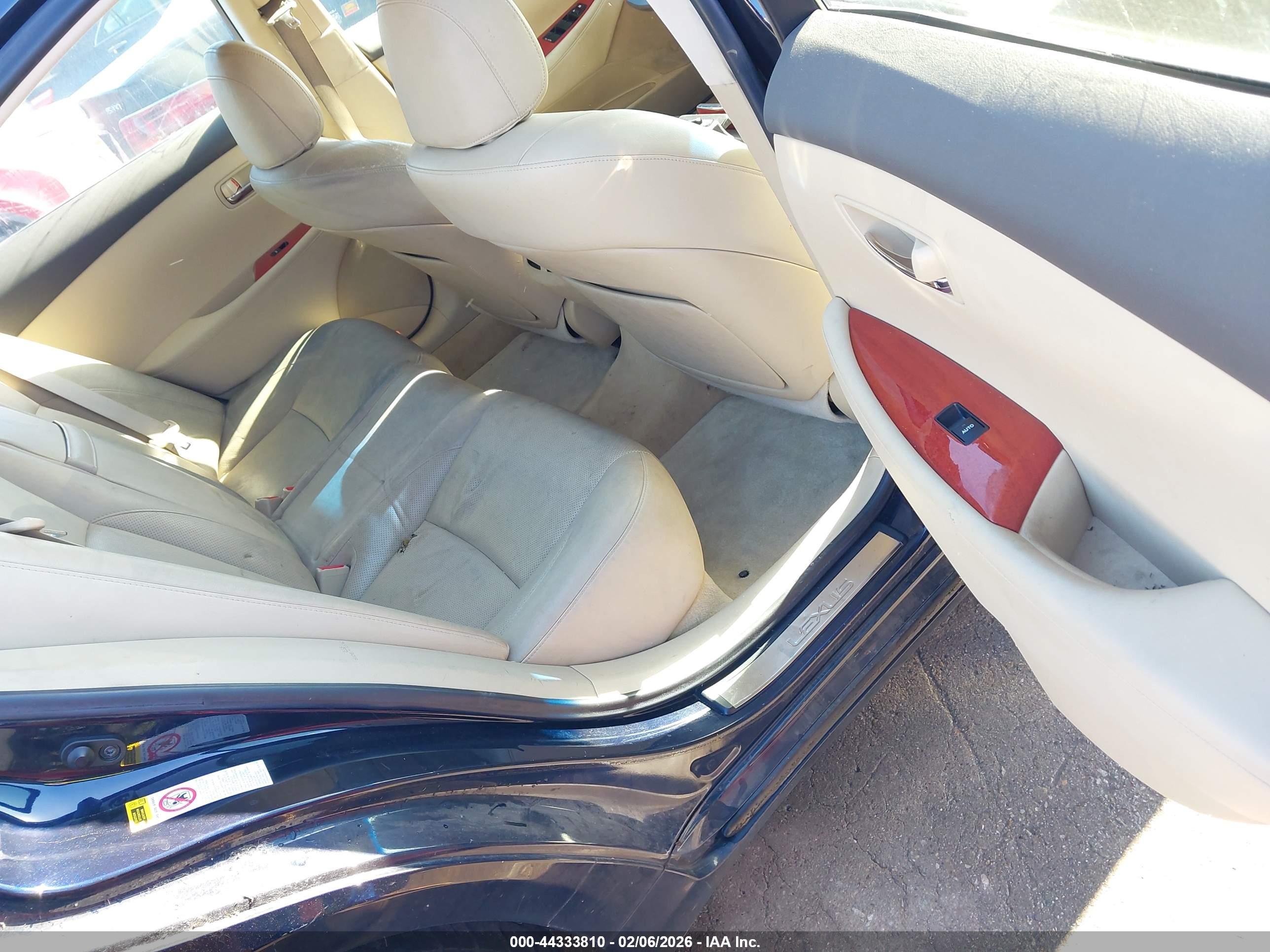 LEXUS ES image 8